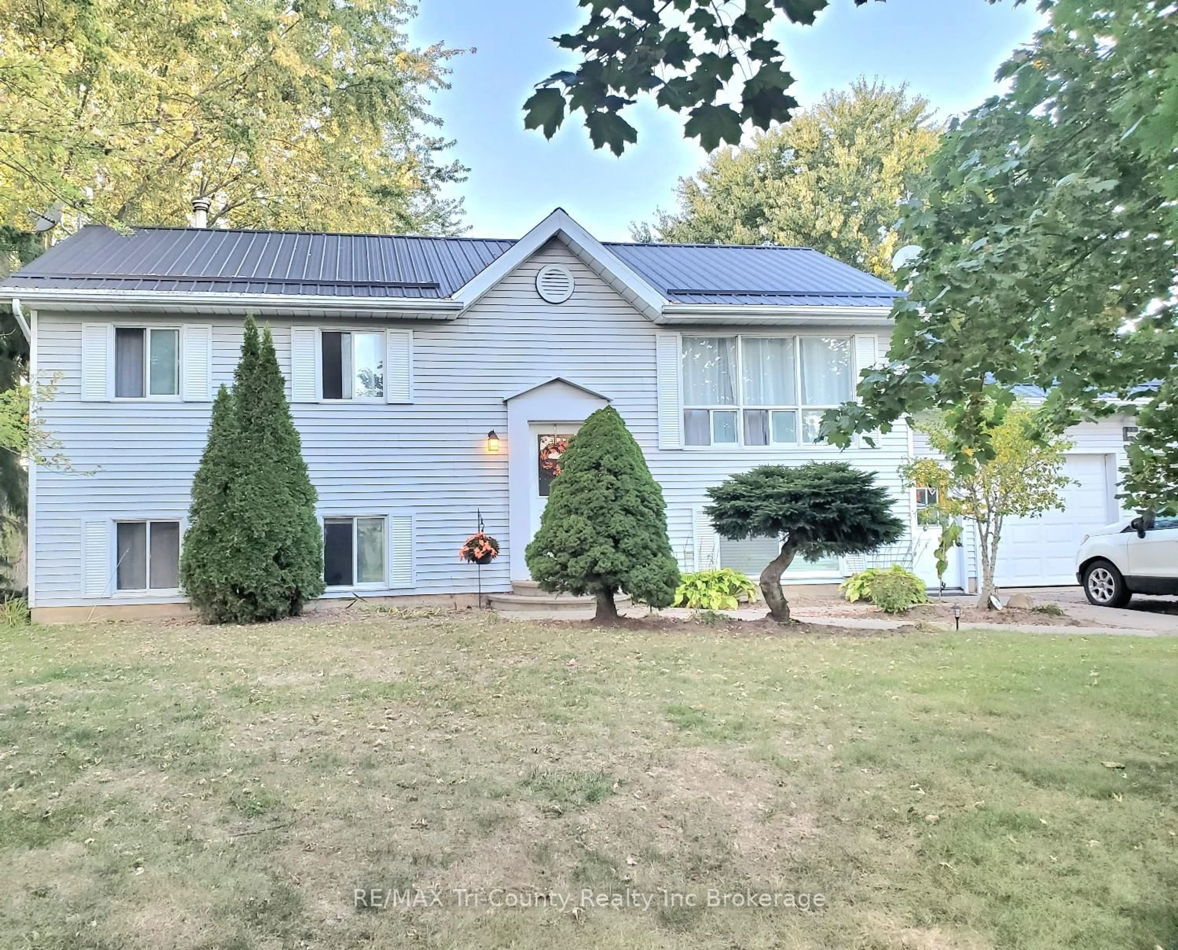 Home with vinyl exterior material, street for 5 Rosemarie Blvd, Norfolk Ontario N4B 2W4