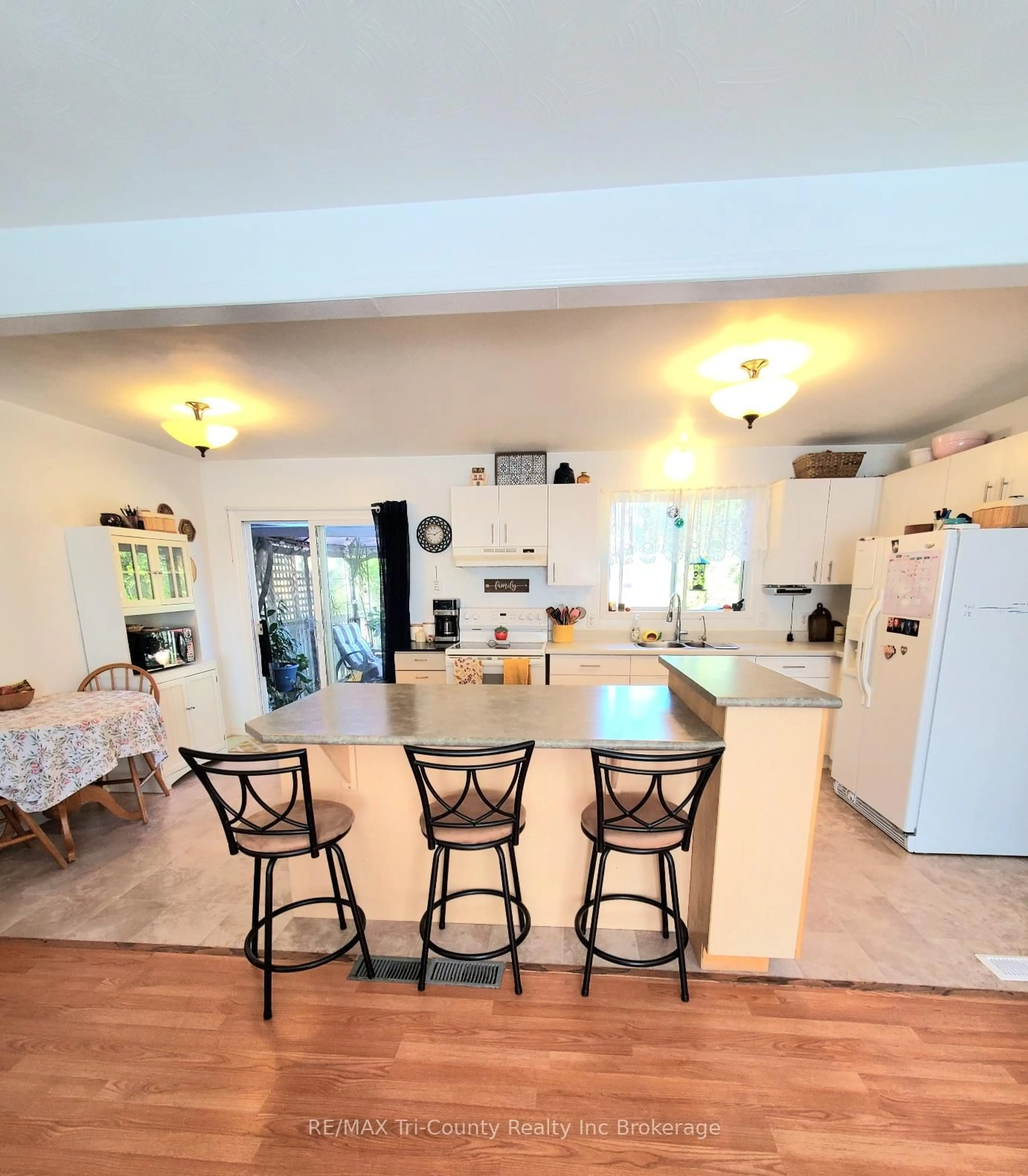 Open concept kitchen, unknown for 5 Rosemarie Blvd, Norfolk Ontario N4B 2W4