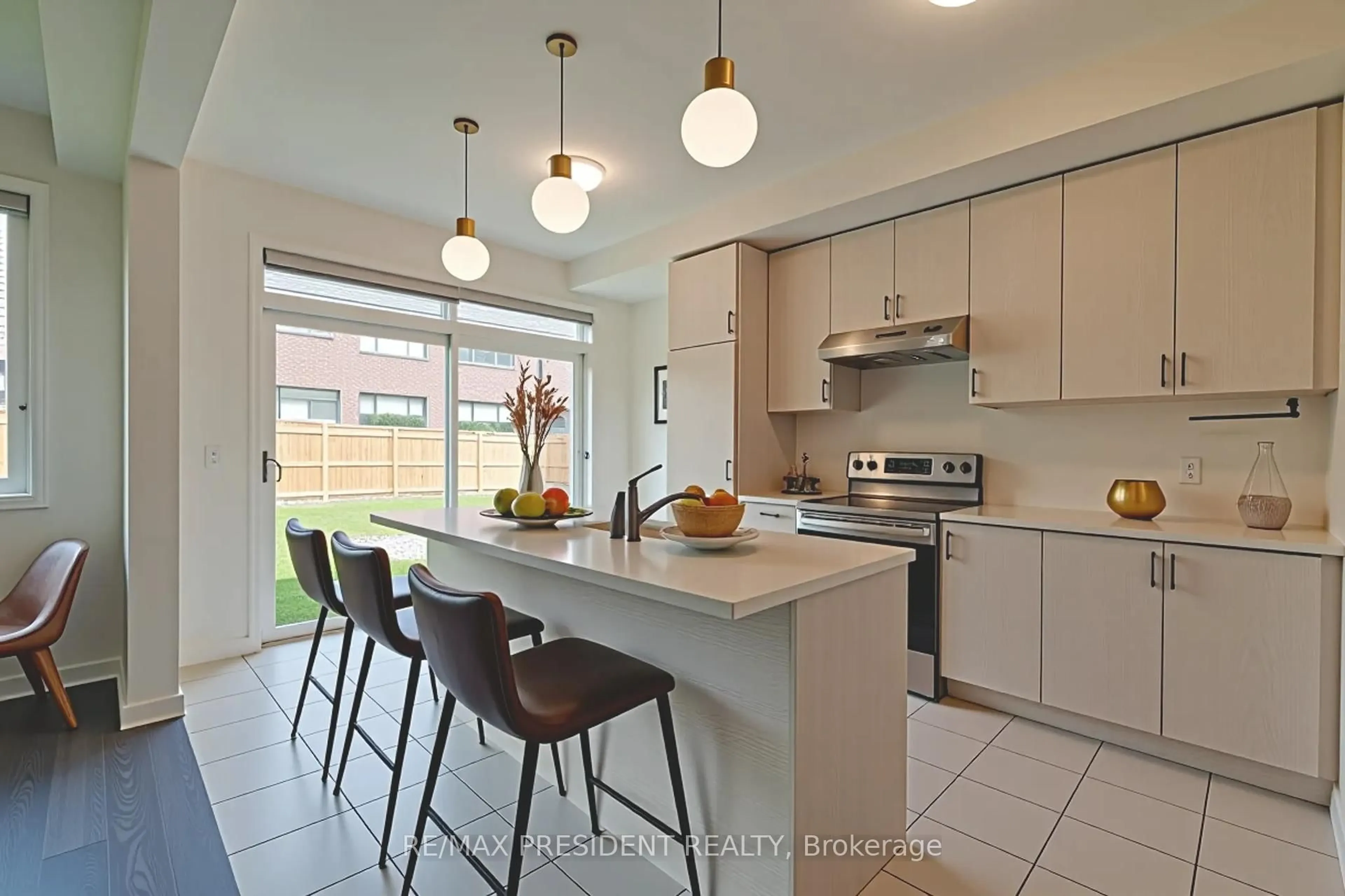 Open concept kitchen, ceramic/tile floor for 36 Blackburn St, Cambridge Ontario N1S 0E1