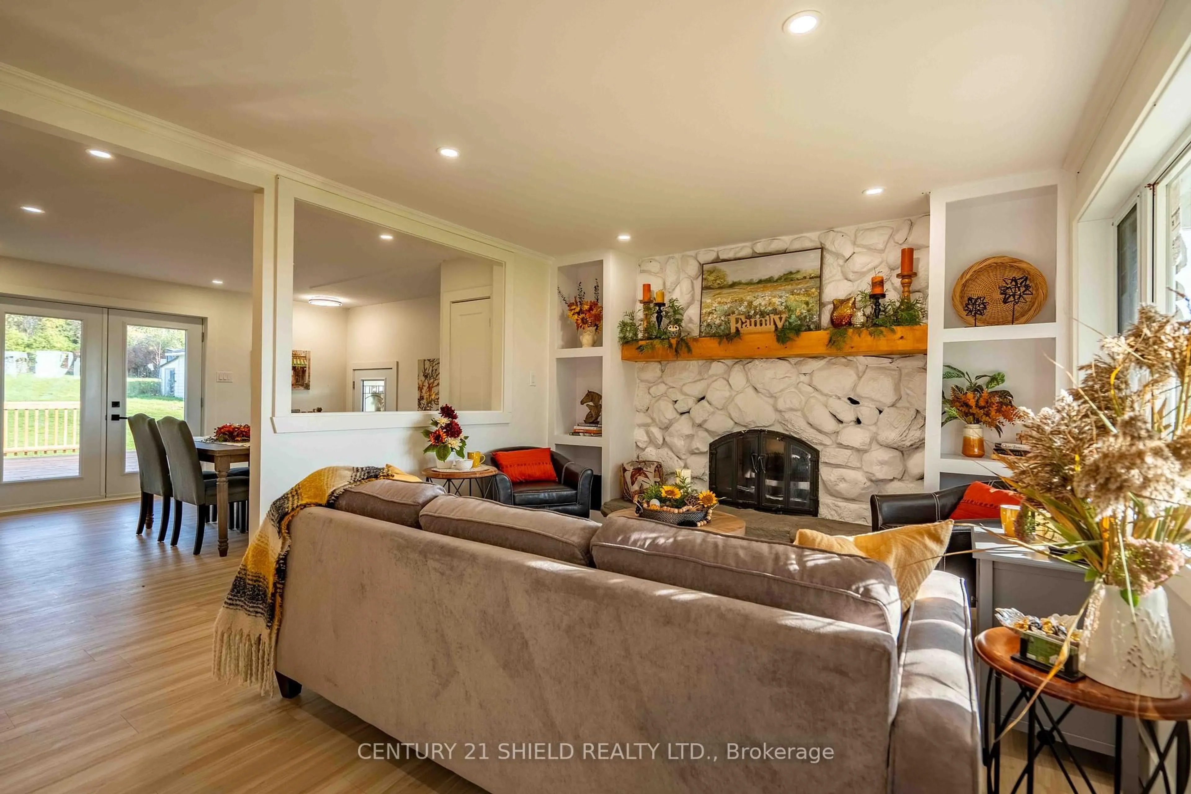 Living room with furniture, unknown for 18785 Paragon Rd, South Glengarry Ontario K6H 5R5