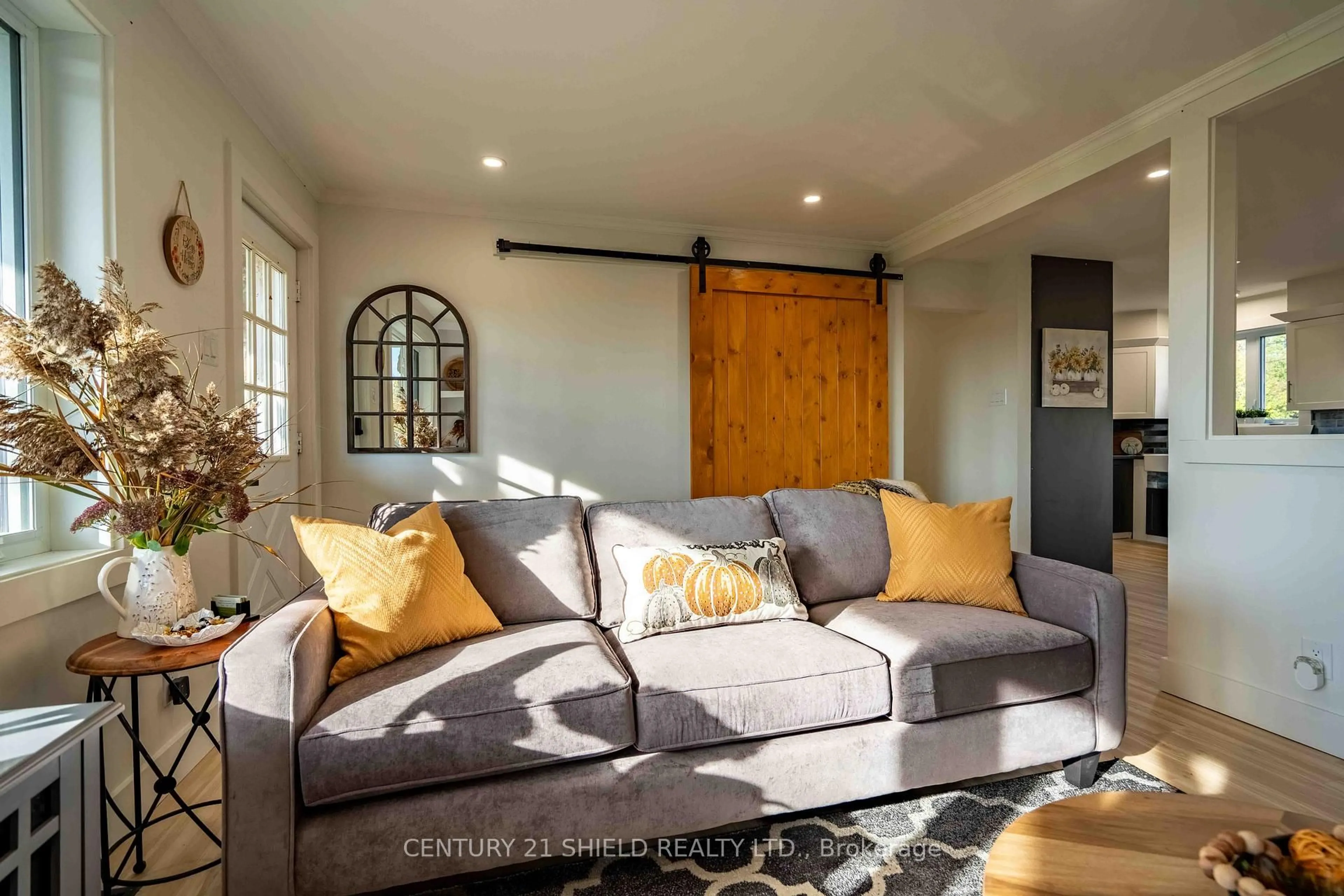 Living room with furniture, unknown for 18785 Paragon Rd, South Glengarry Ontario K6H 5R5