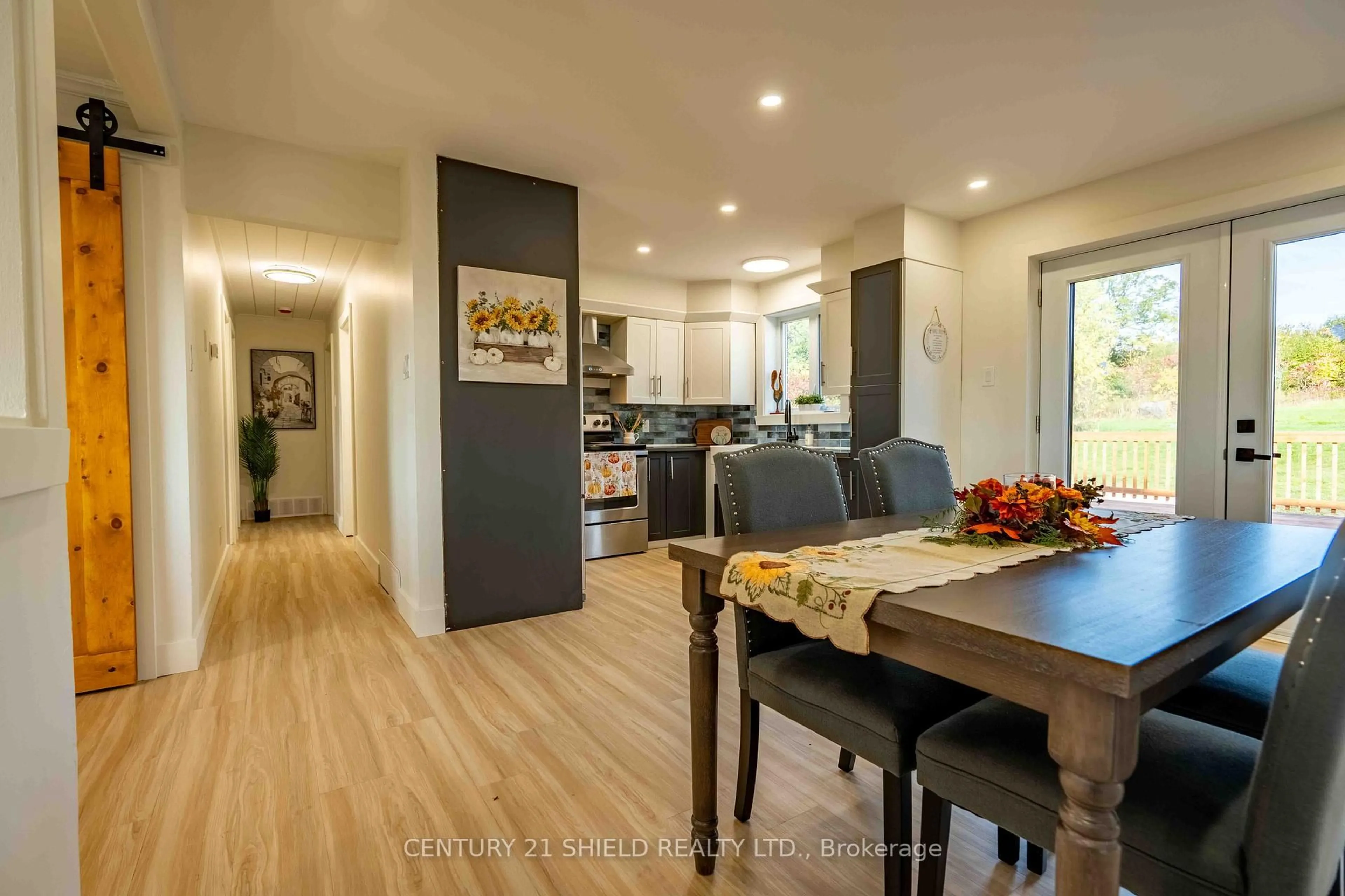Open concept kitchen, wood/laminate floor for 18785 Paragon Rd, South Glengarry Ontario K6H 5R5