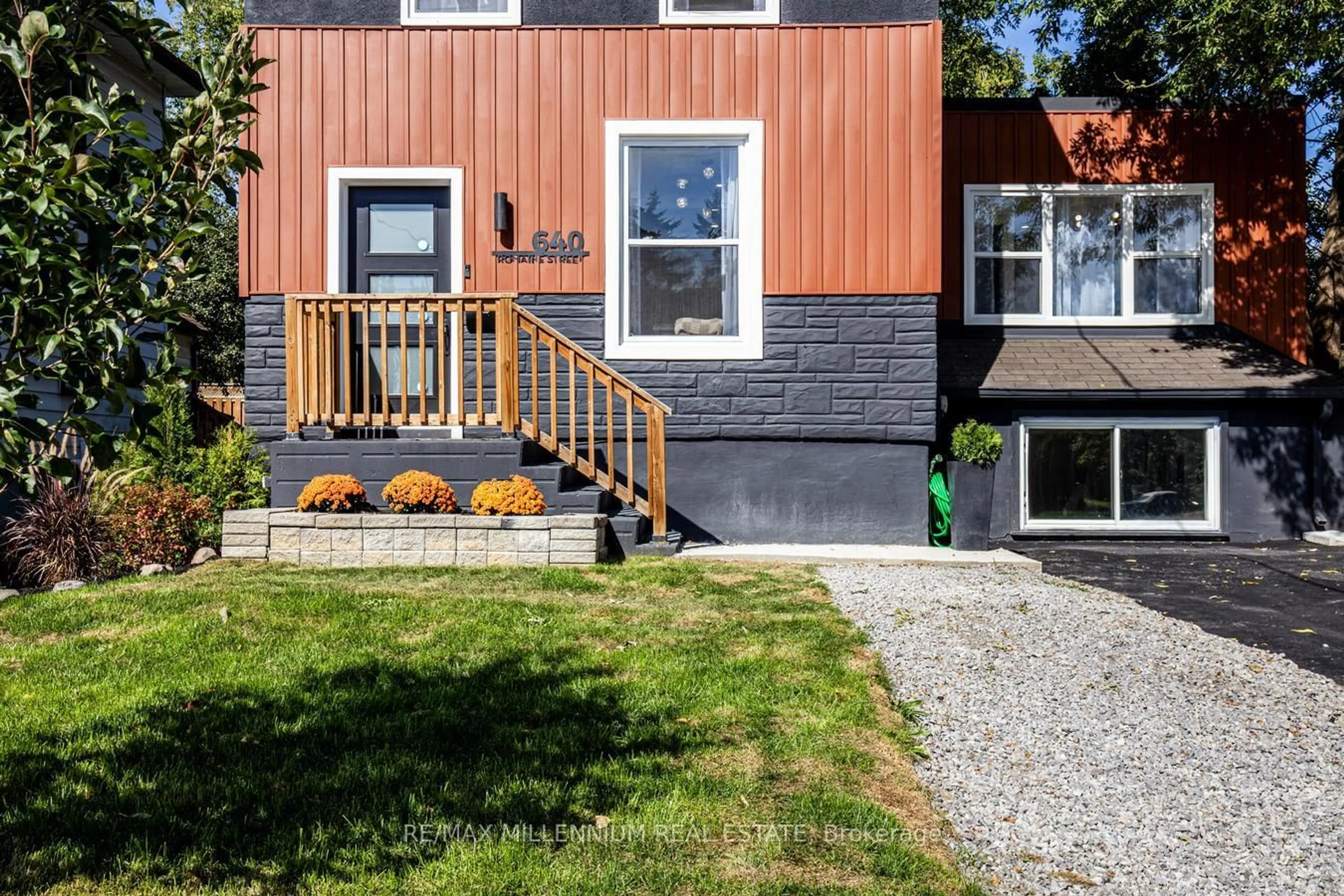 Patio, street for 640 Romaine St, Peterborough Ontario K9J 2E4