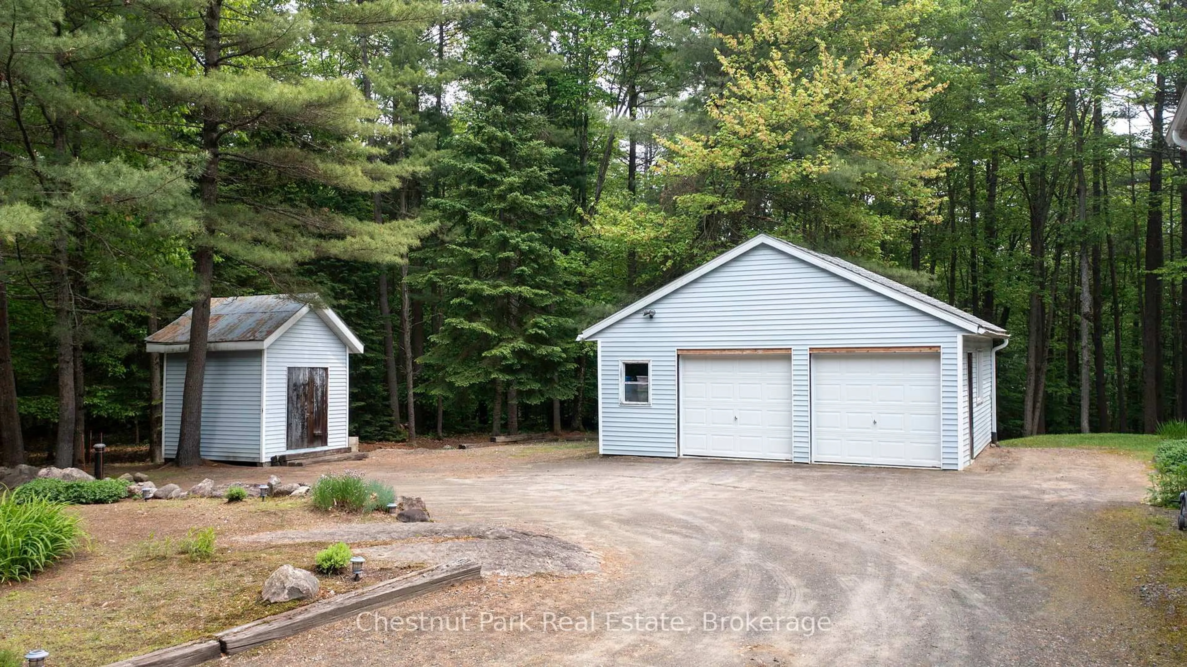 Indoor garage for 3711 Brunel Rd, Lake of Bays Ontario P0B 1A0