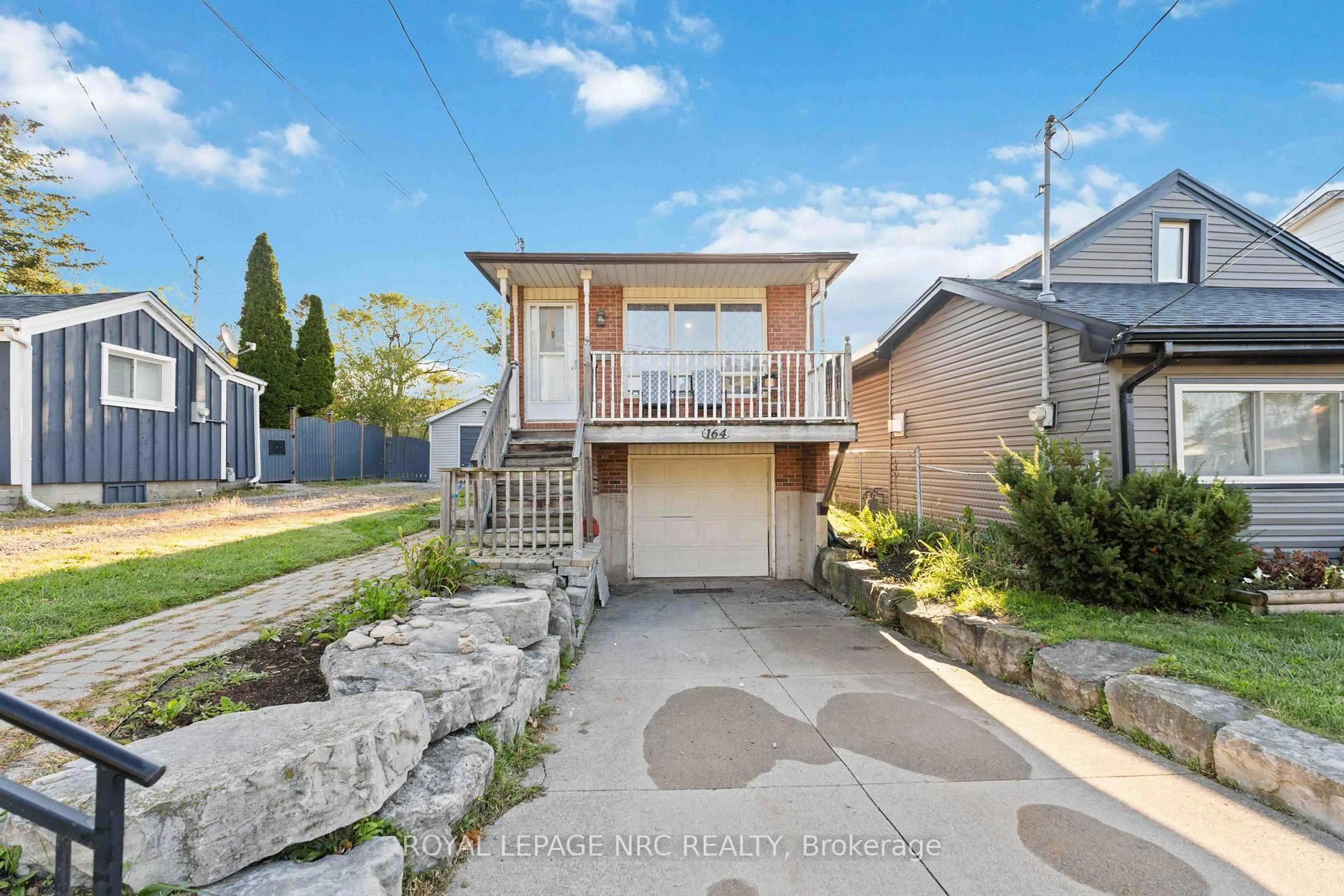 Home with brick exterior material, street for 164 Dufferin Ave, West Lincoln Ontario L0R 2A0