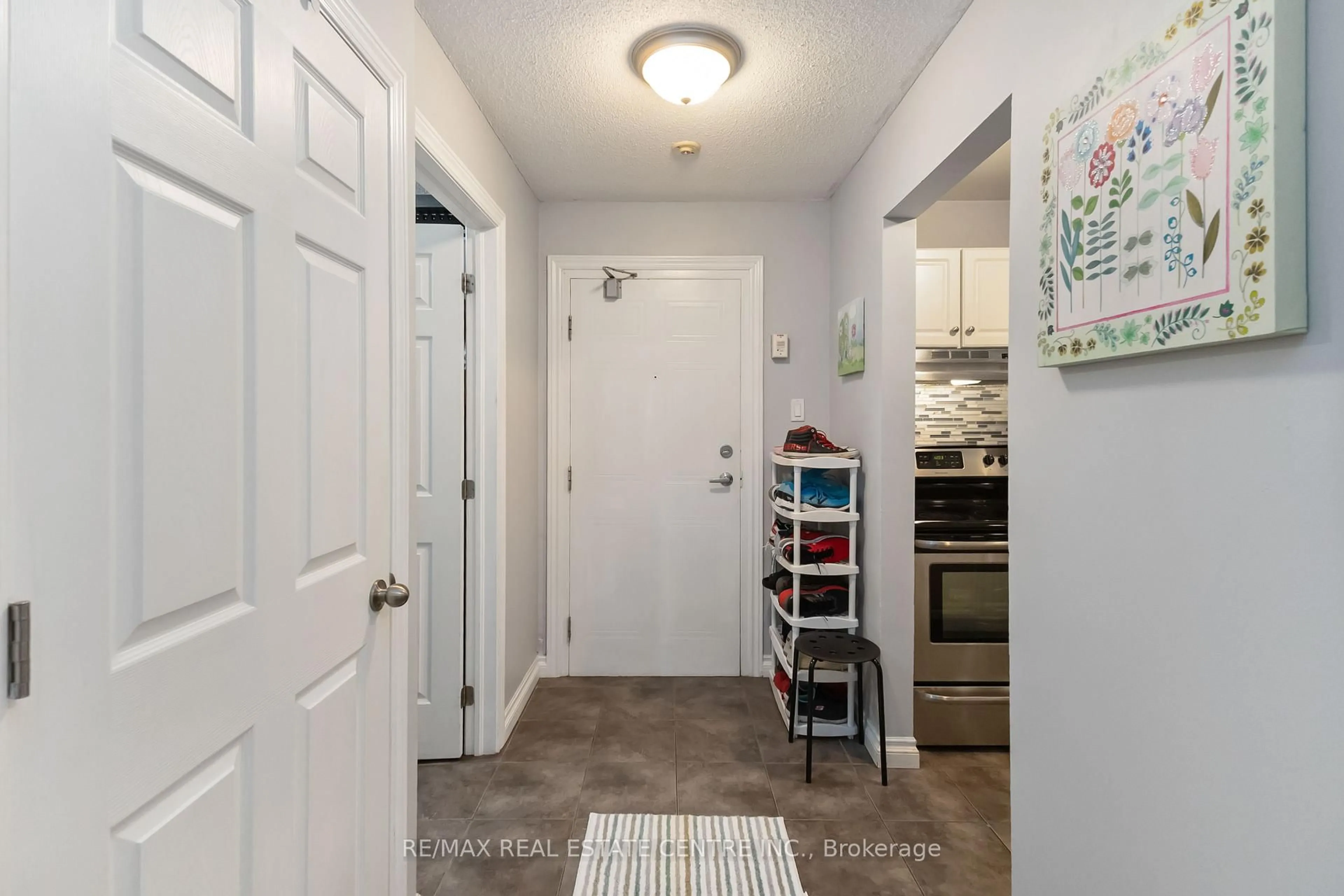 Indoor entryway for 140 CONWAY Dr #25, London South Ontario N6E 3N2