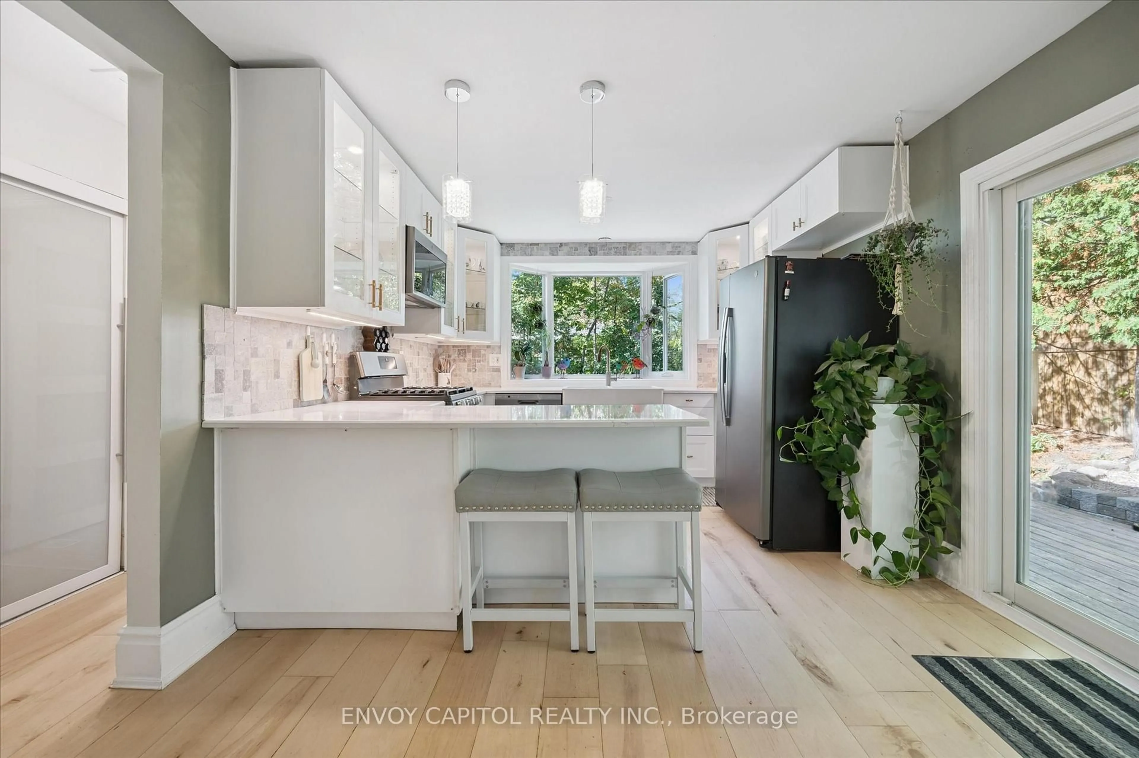 Contemporary kitchen, unknown for 132 Norwich St, Guelph Ontario N1E 2G7