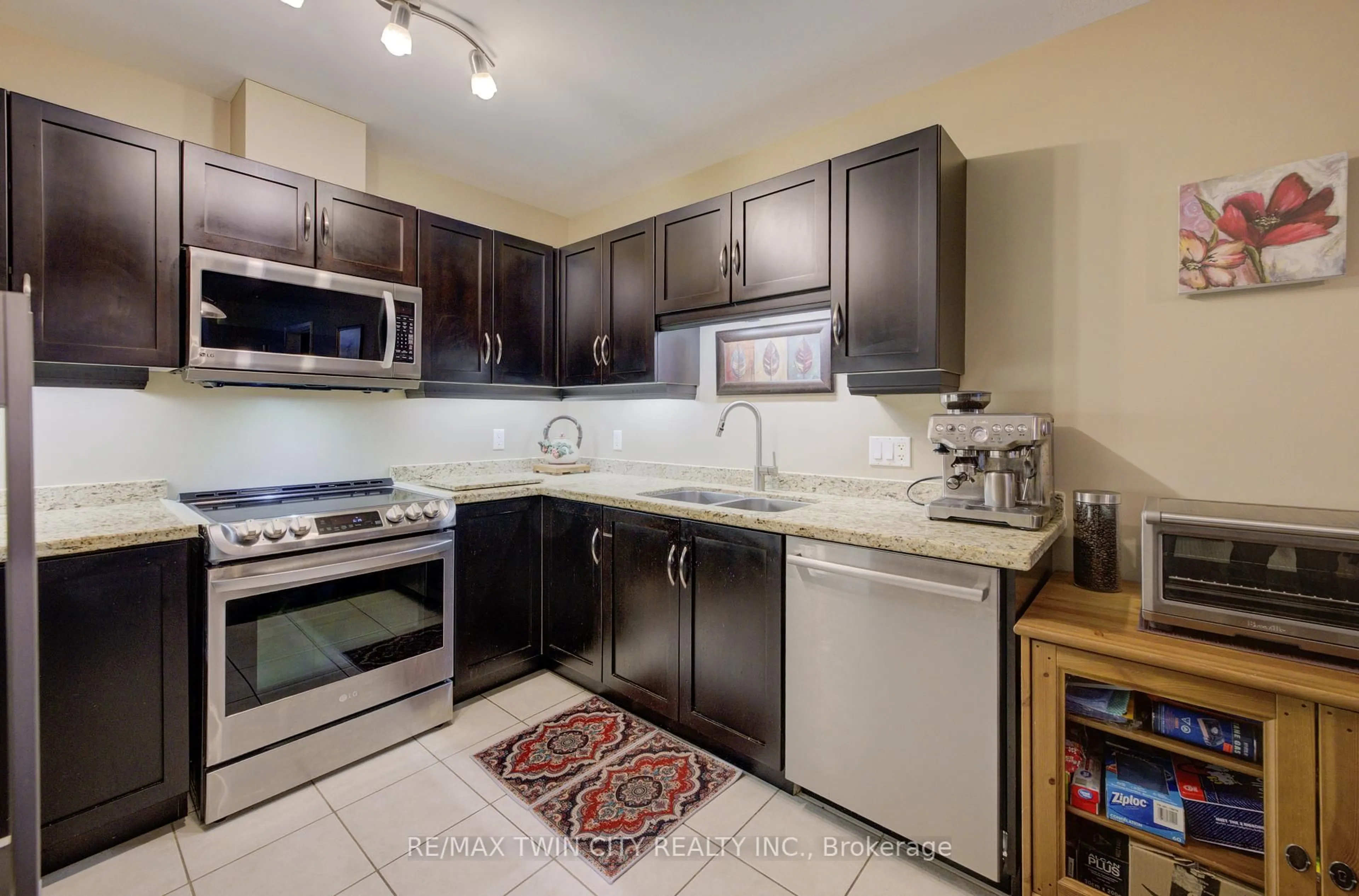 Standard kitchen, ceramic/tile floor for 165 Duke St #105, Kitchener Ontario N2H 6T8