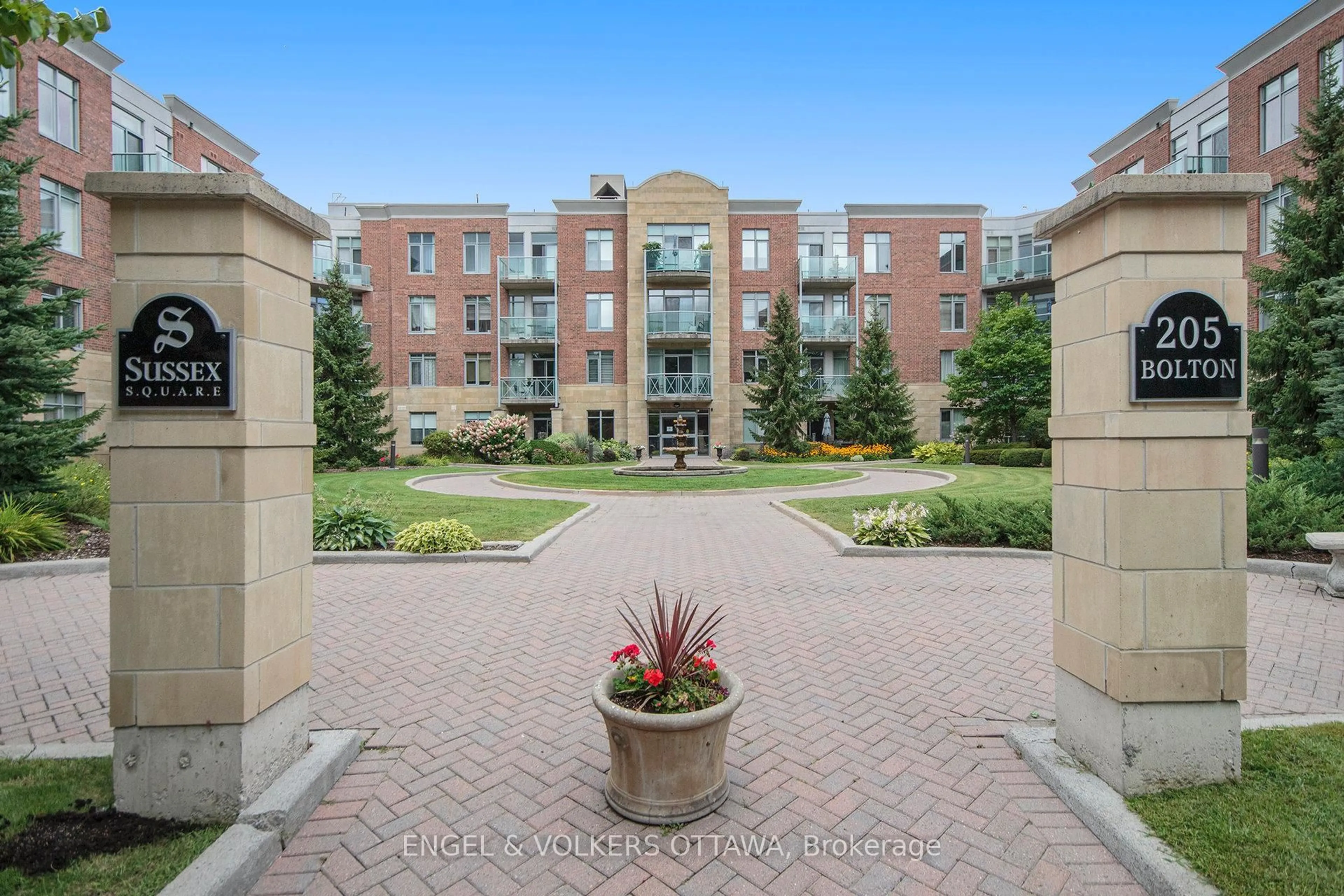 Patio, building for 205 Bolton St #313, Ottawa Ontario K1N 1K7