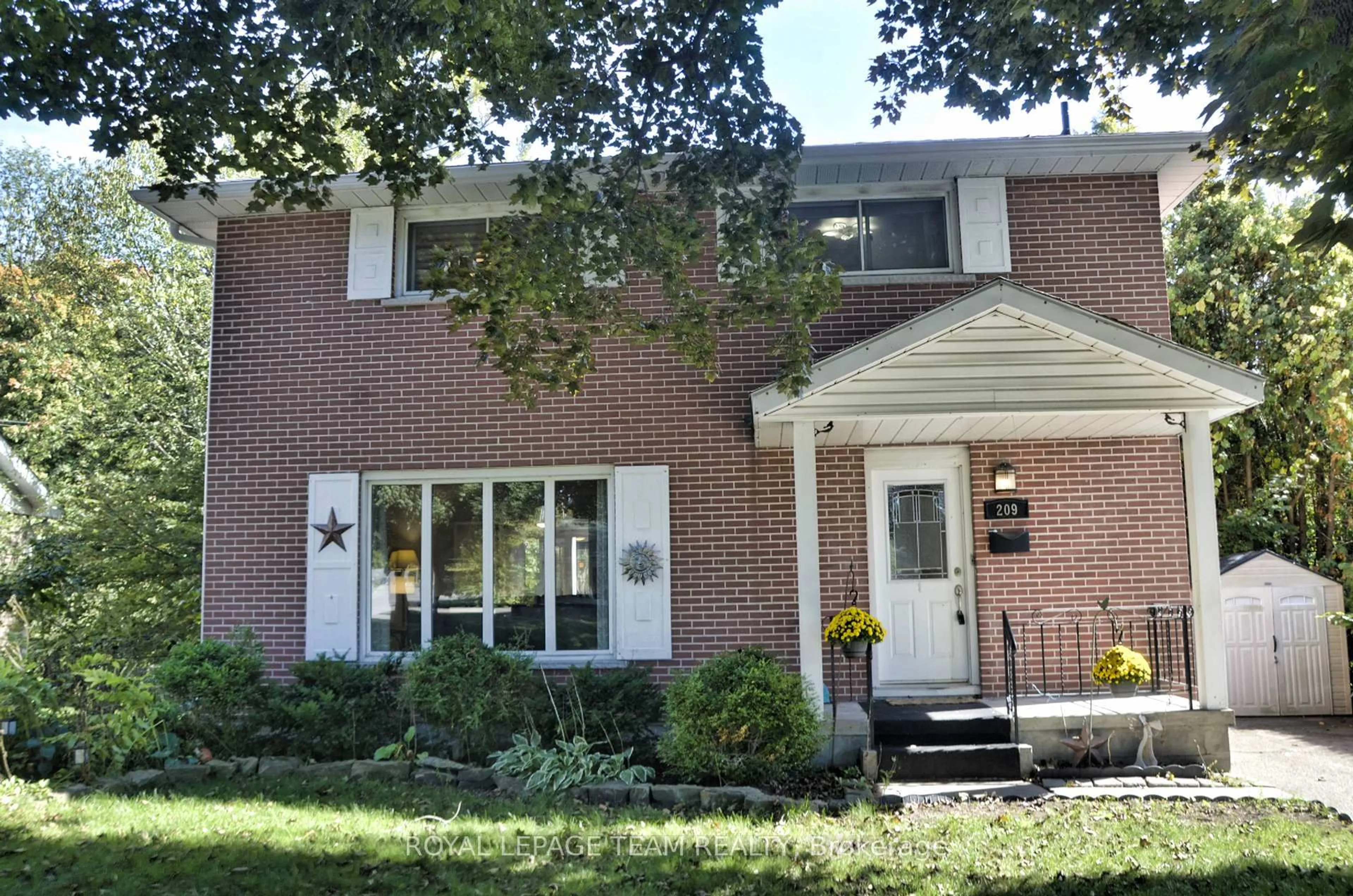 Home with brick exterior material, street for 209 Reynolds Dr, Brockville Ontario K6V 1X8