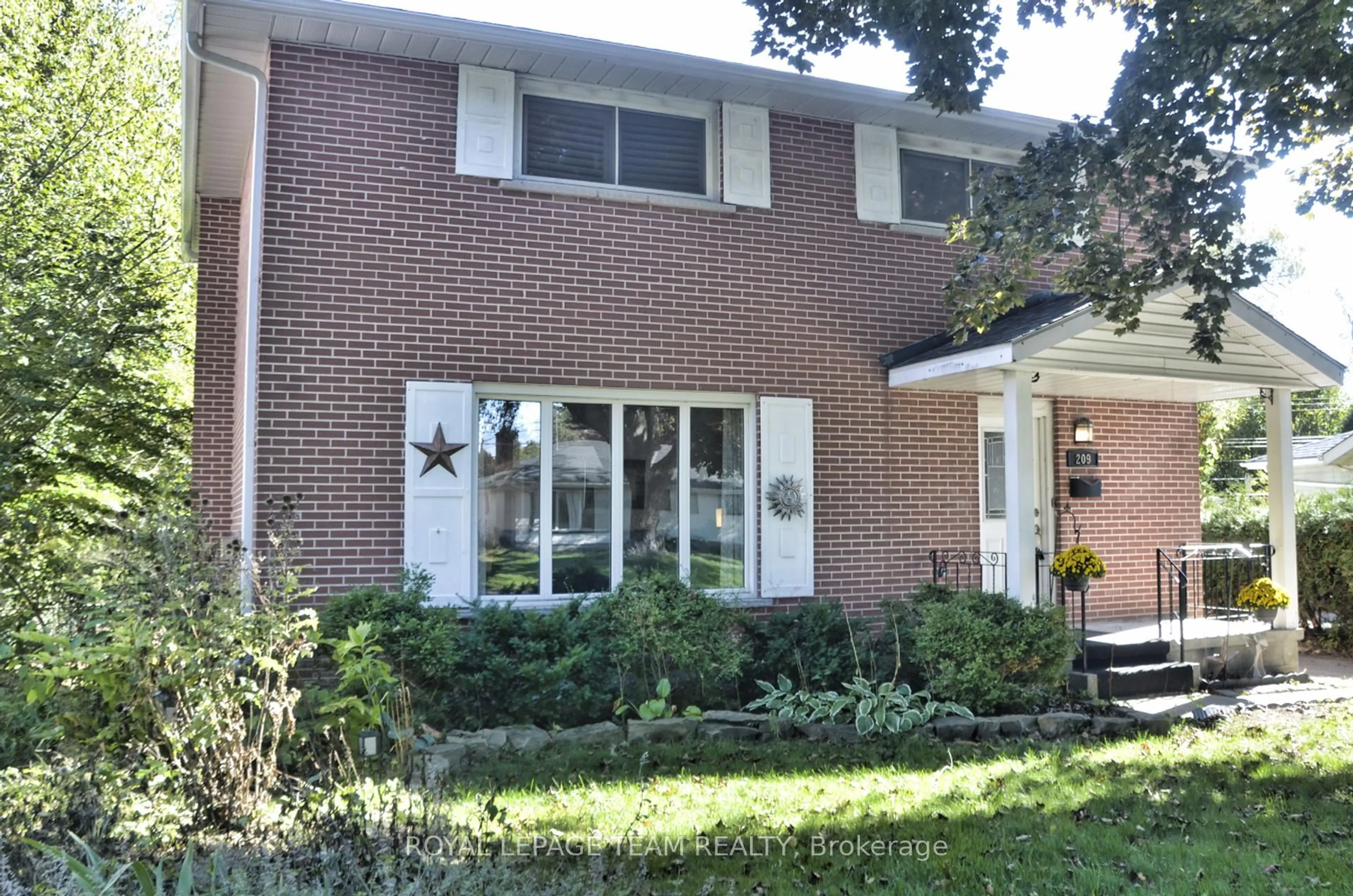 Home with brick exterior material, street for 209 Reynolds Dr, Brockville Ontario K6V 1X8