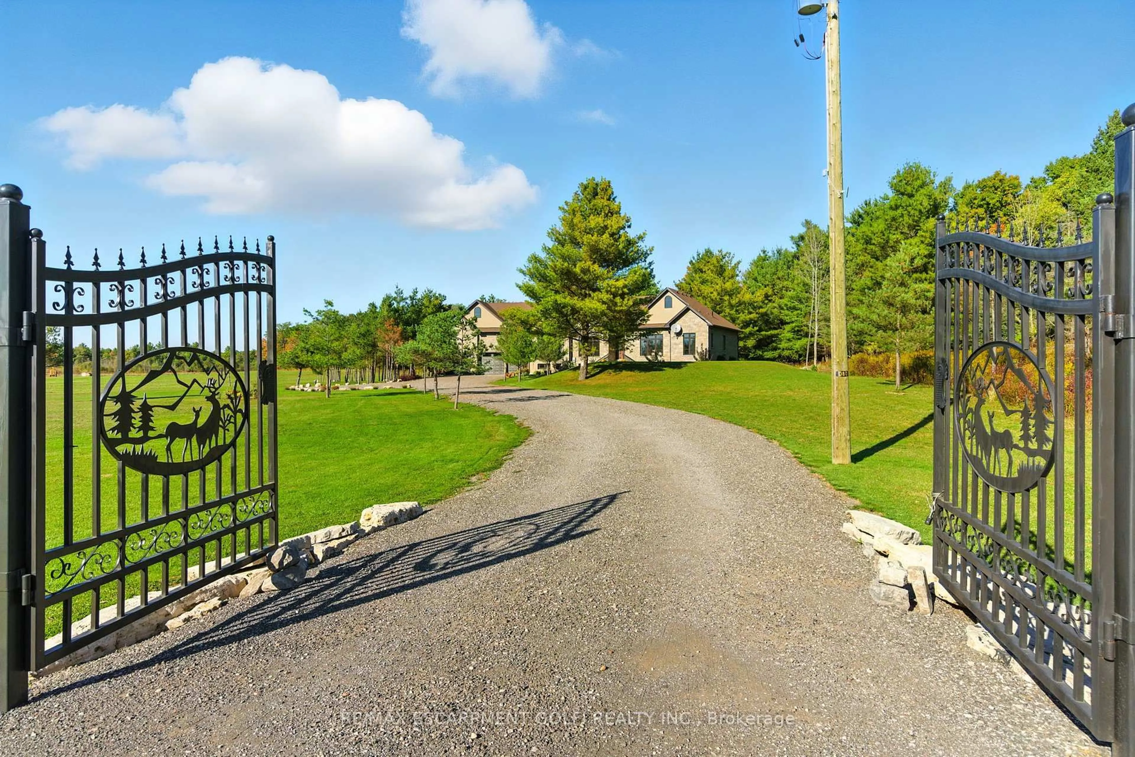 A pic from outside/outdoor area/front of a property/back of a property/a pic from drone, street for 986 Highway 8, Hamilton Ontario L9H 5E1