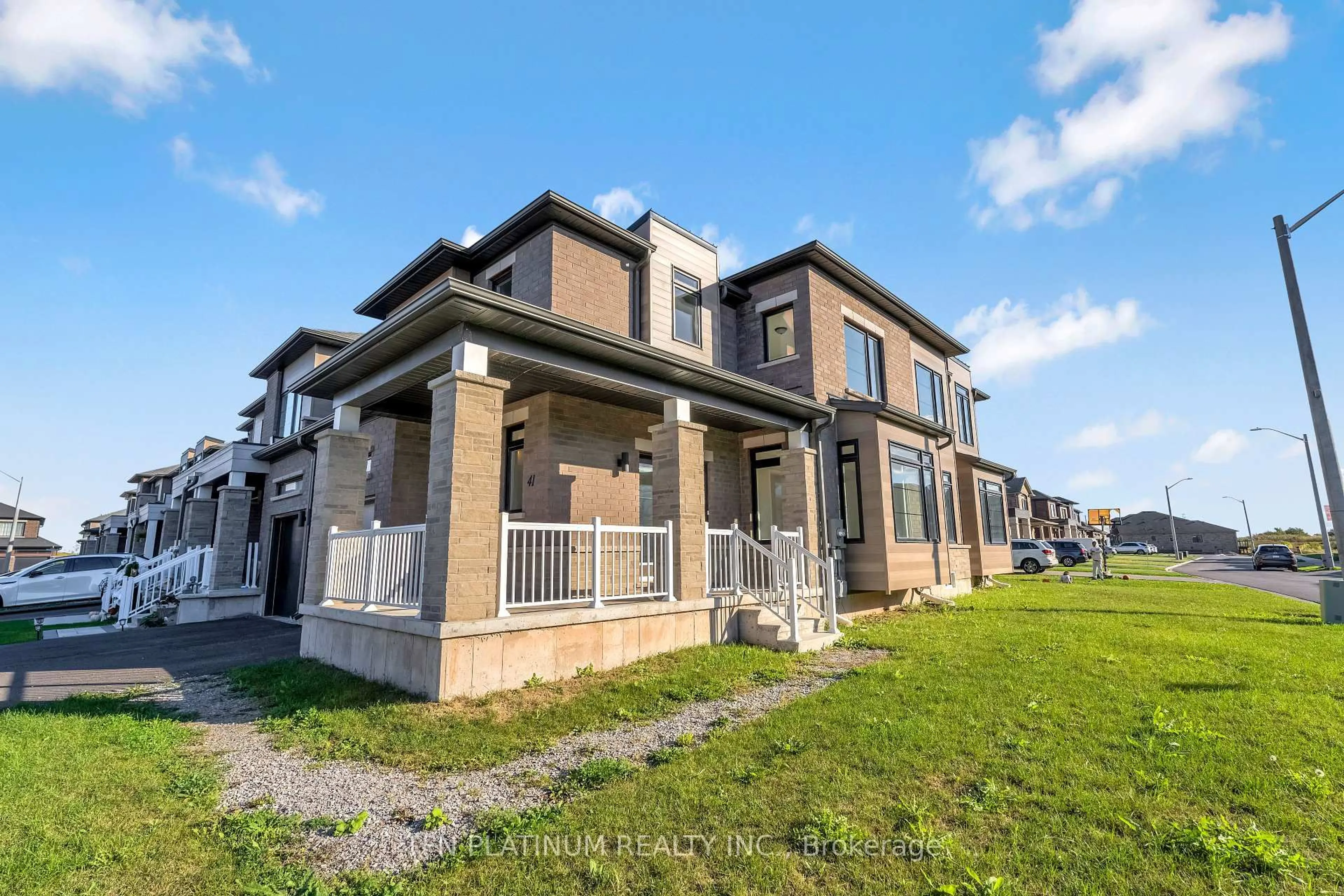 Home with brick exterior material, building for 41 Bentgrass Dr, Welland Ontario L3B 0H4