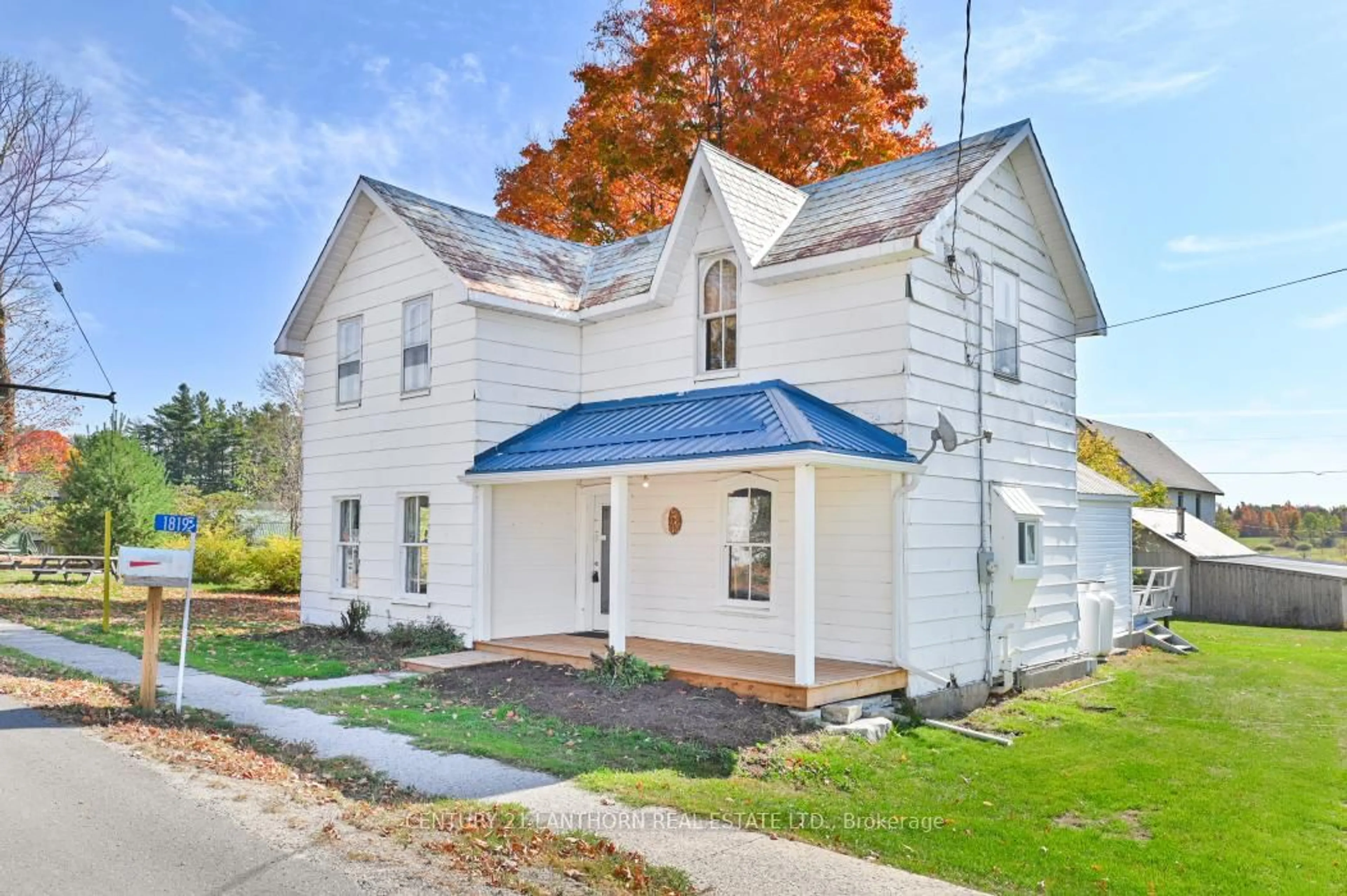 Home with vinyl exterior material, building for 1819 Queensborough Rd, Tweed Ontario K0K 3J0