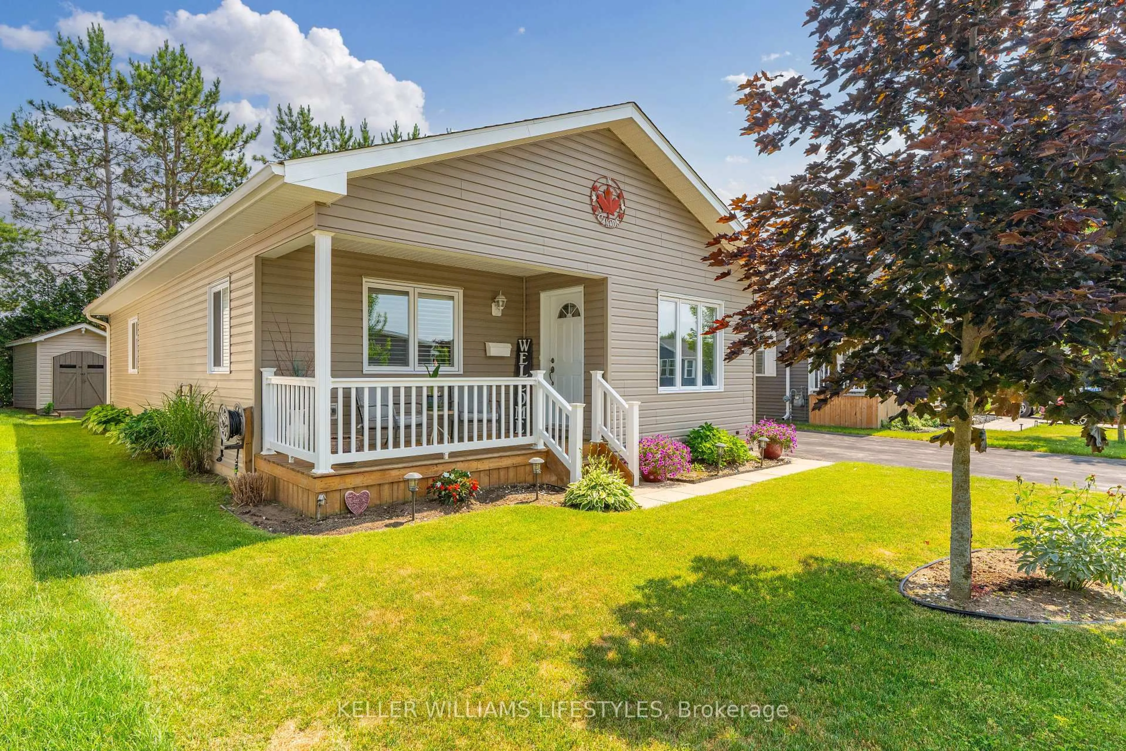 Home with vinyl exterior material, street for 32 Bond St, Strathroy-Caradoc Ontario N7G 0C5