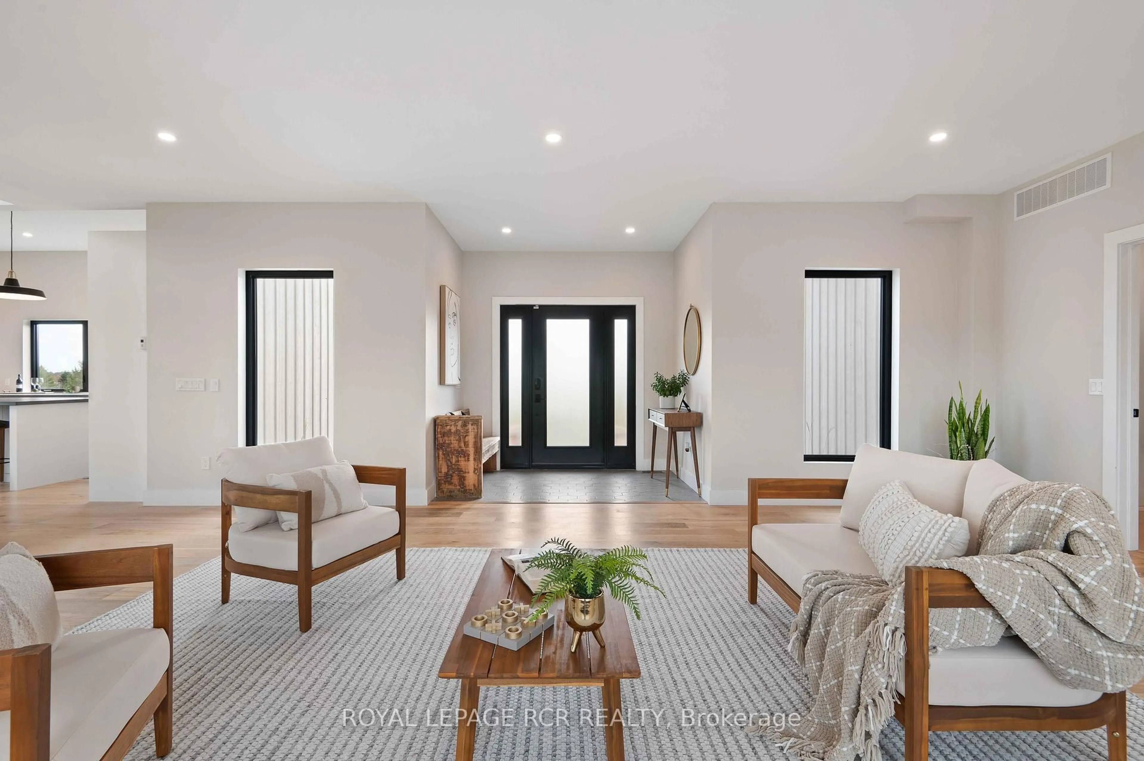 Indoor entryway for 595130 Blind Line, Mono Ontario L9W 5N4