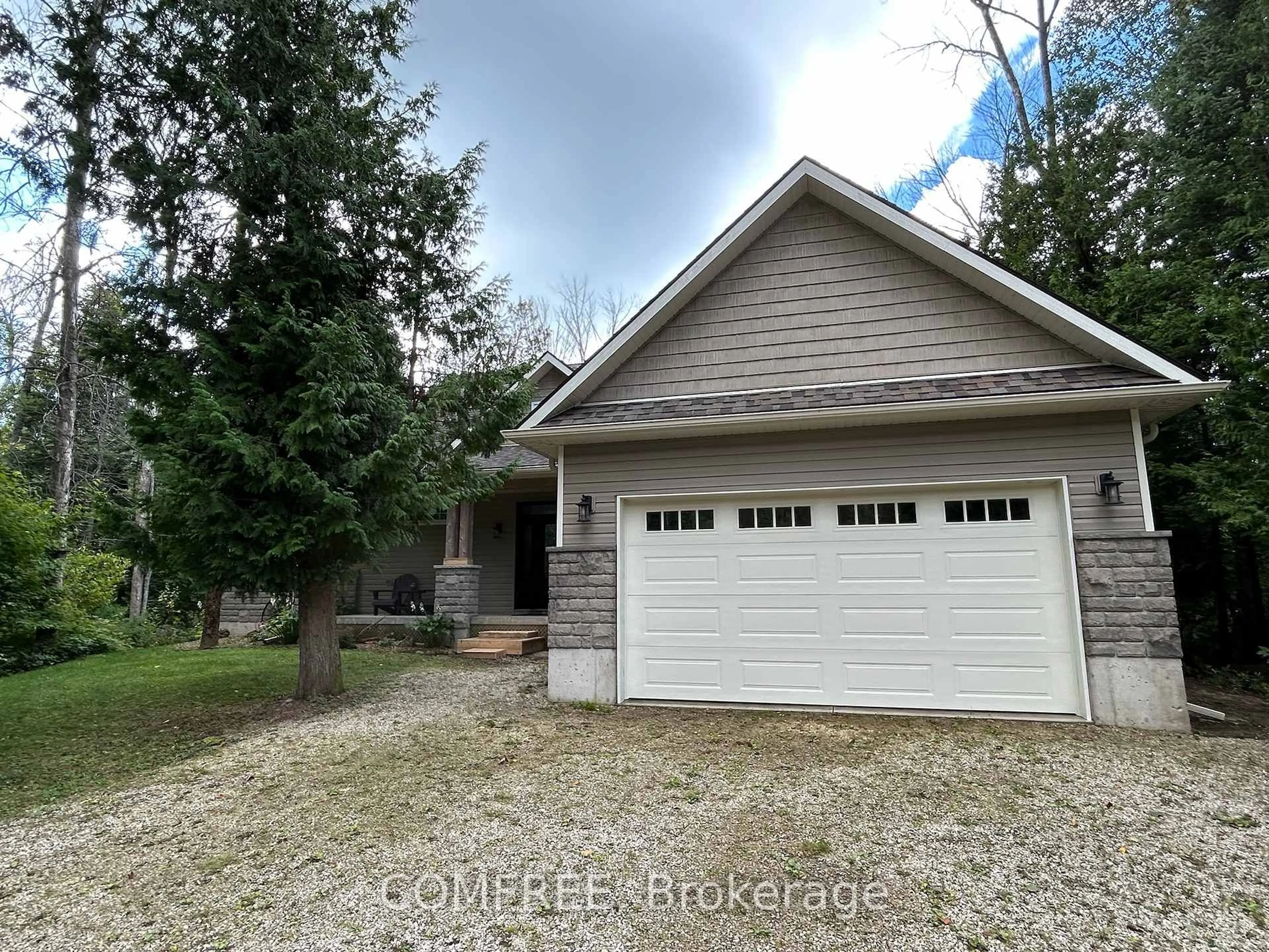 Indoor garage for 38 bell Dr, Northern Bruce Peninsula Ontario N0H 2T0