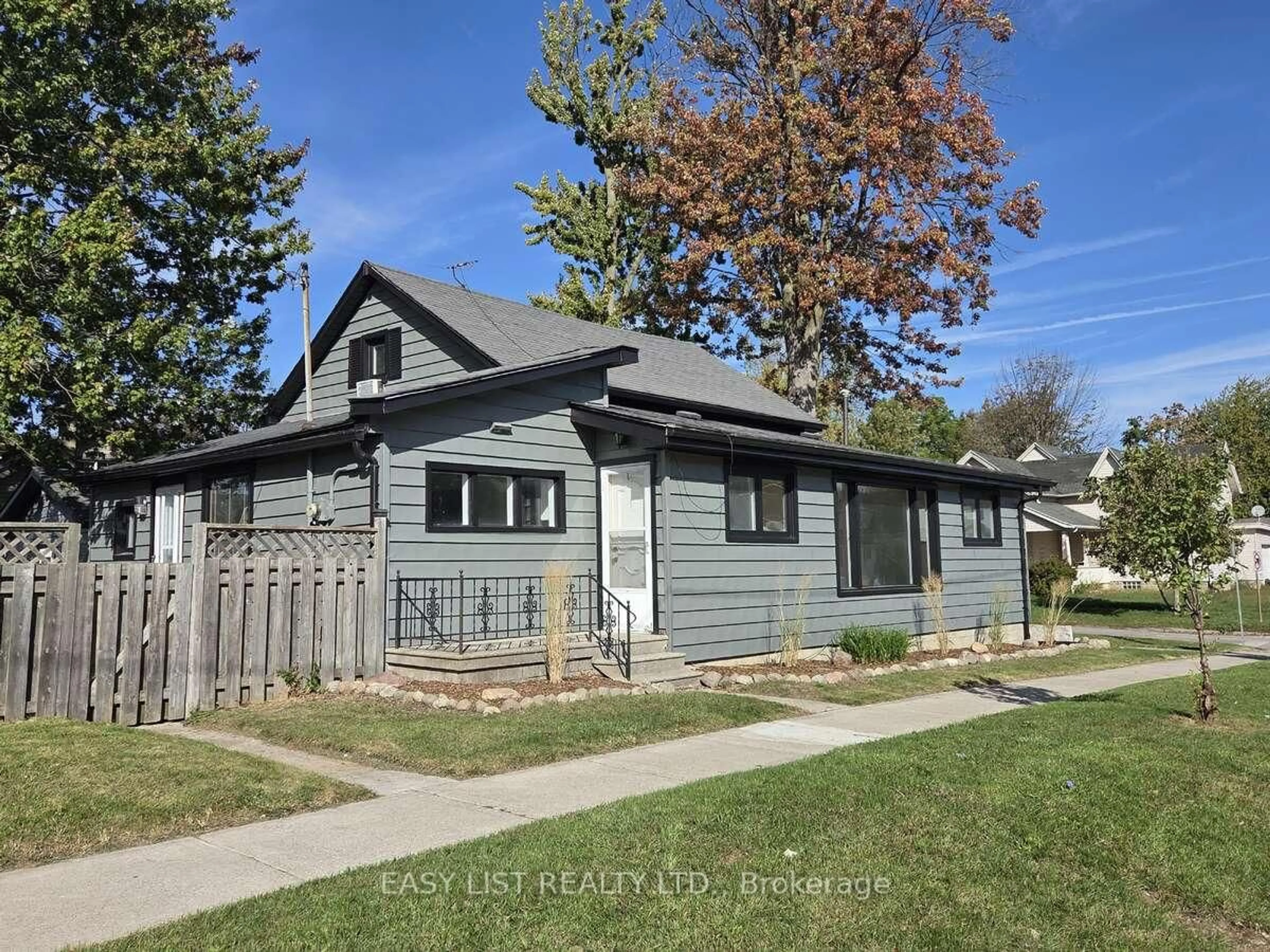 Home with vinyl exterior material, street for 12 Montgomery St, Leamington Ontario N8H 1Z9
