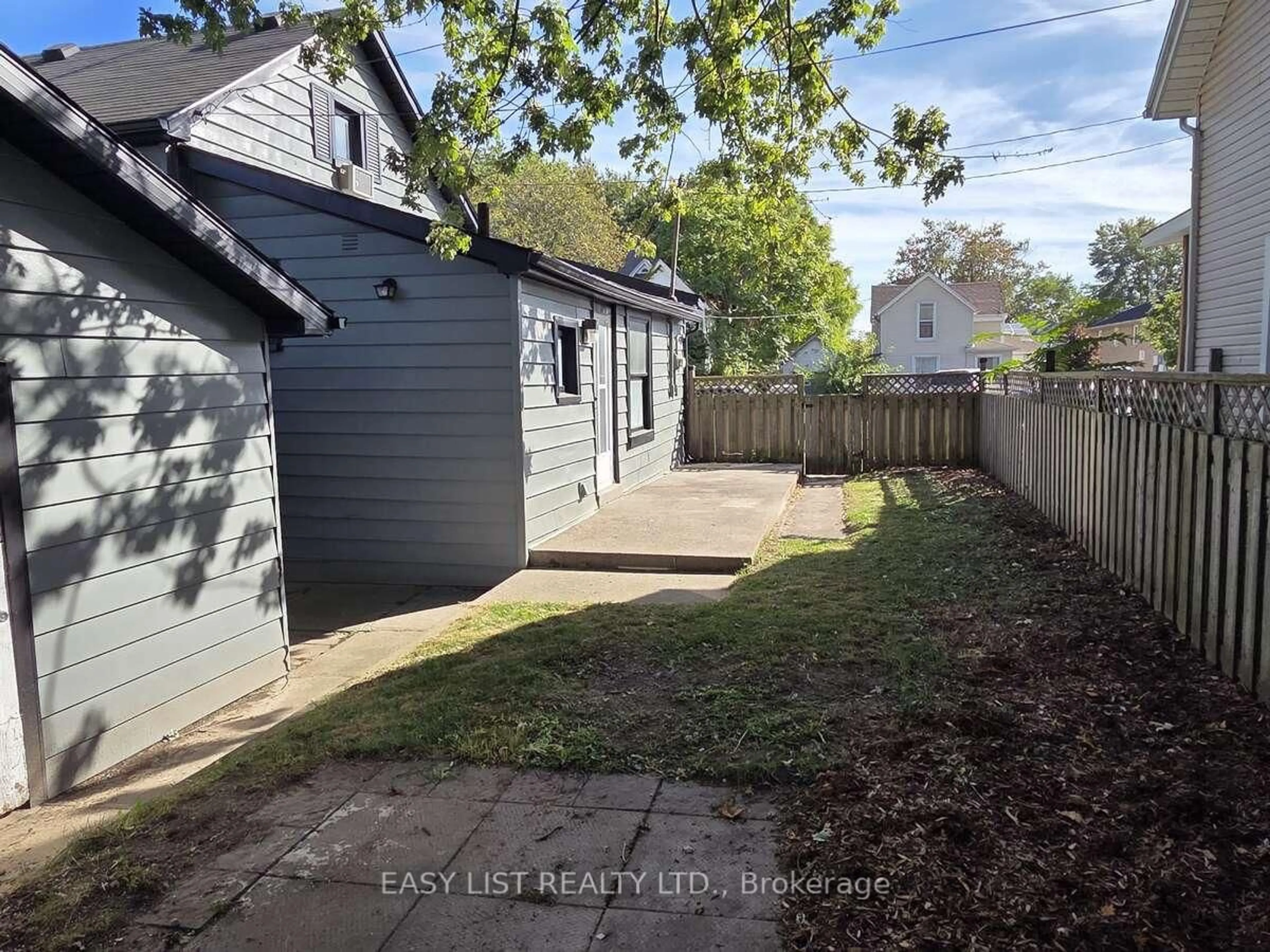 A pic from outside/outdoor area/front of a property/back of a property/a pic from drone, street for 12 Montgomery St, Leamington Ontario N8H 1Z9