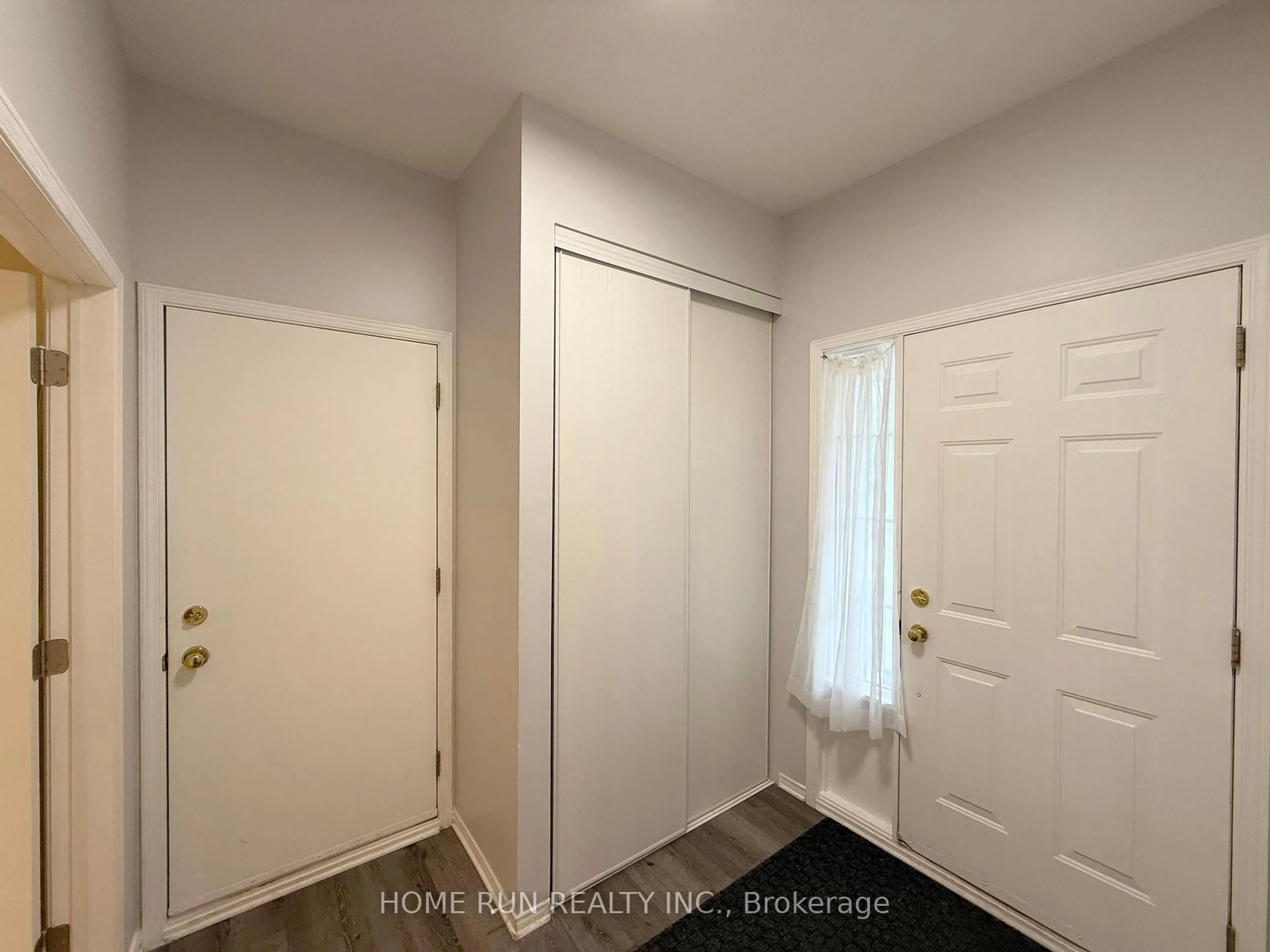 Indoor entryway for 49 Deerfox Dr, Ottawa Ontario K2J 4V1