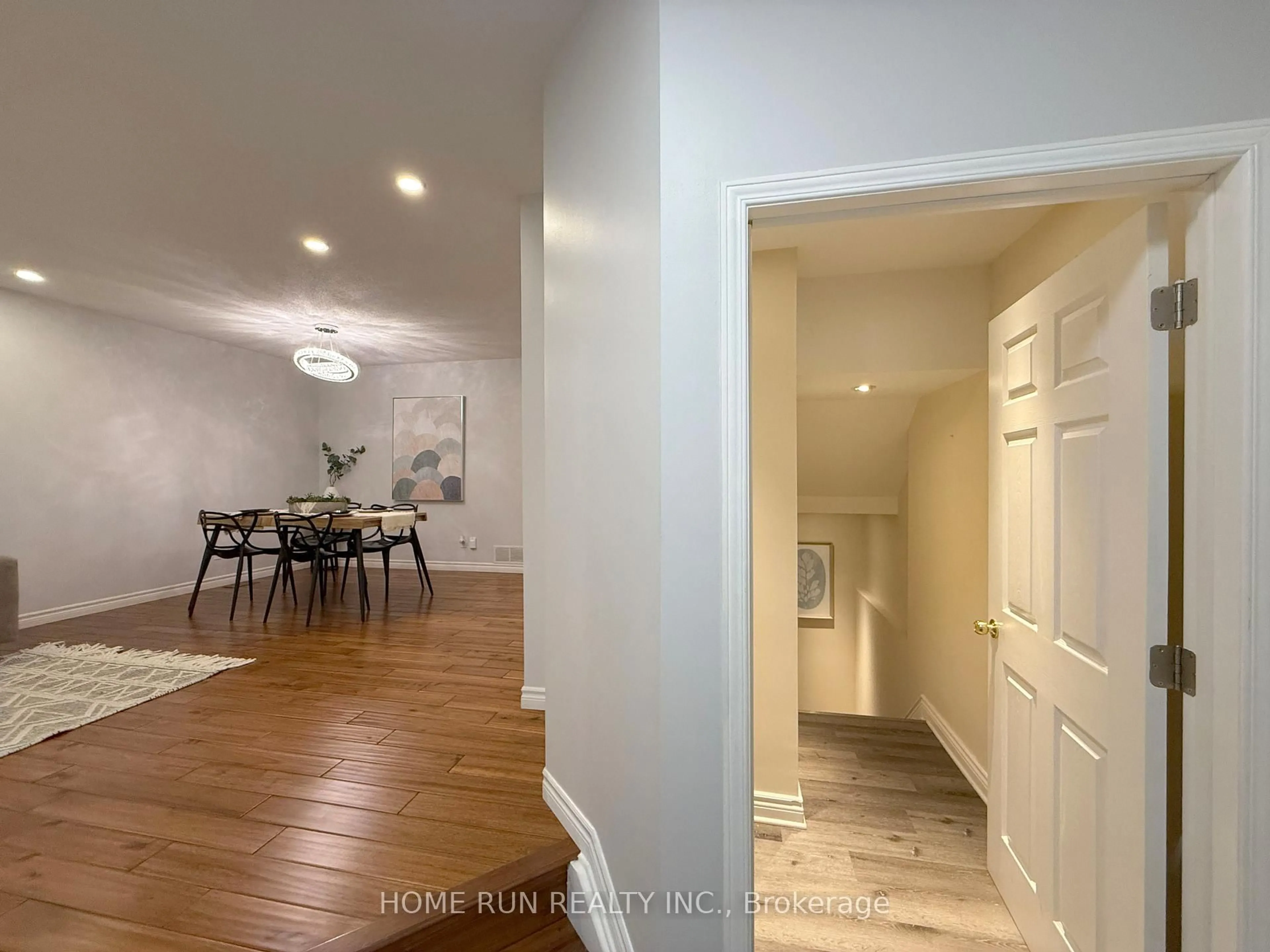 Indoor entryway for 49 Deerfox Dr, Ottawa Ontario K2J 4V1