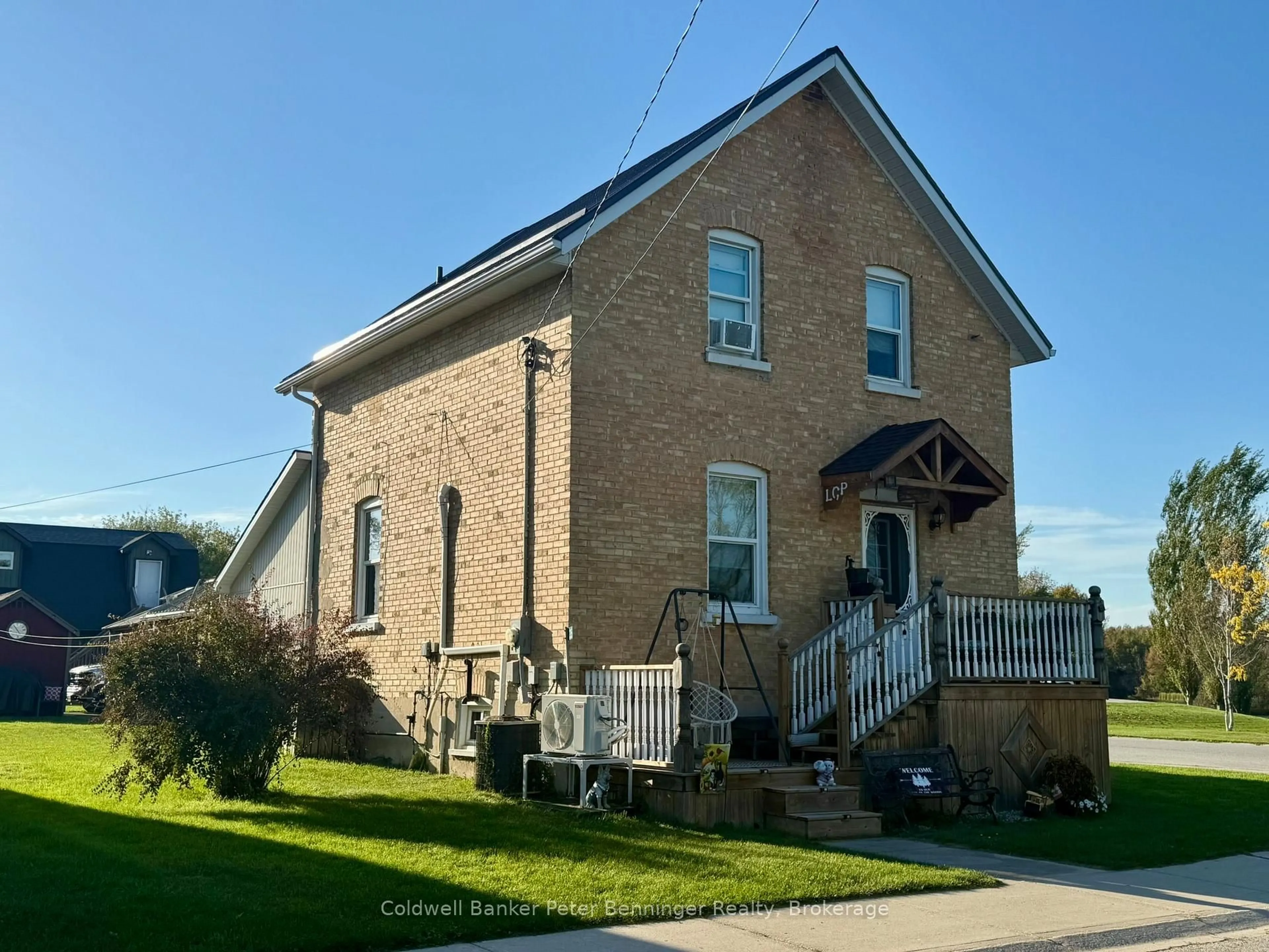 Home with brick exterior material, building for 35 King St, Brockton Ontario N0G 1J0