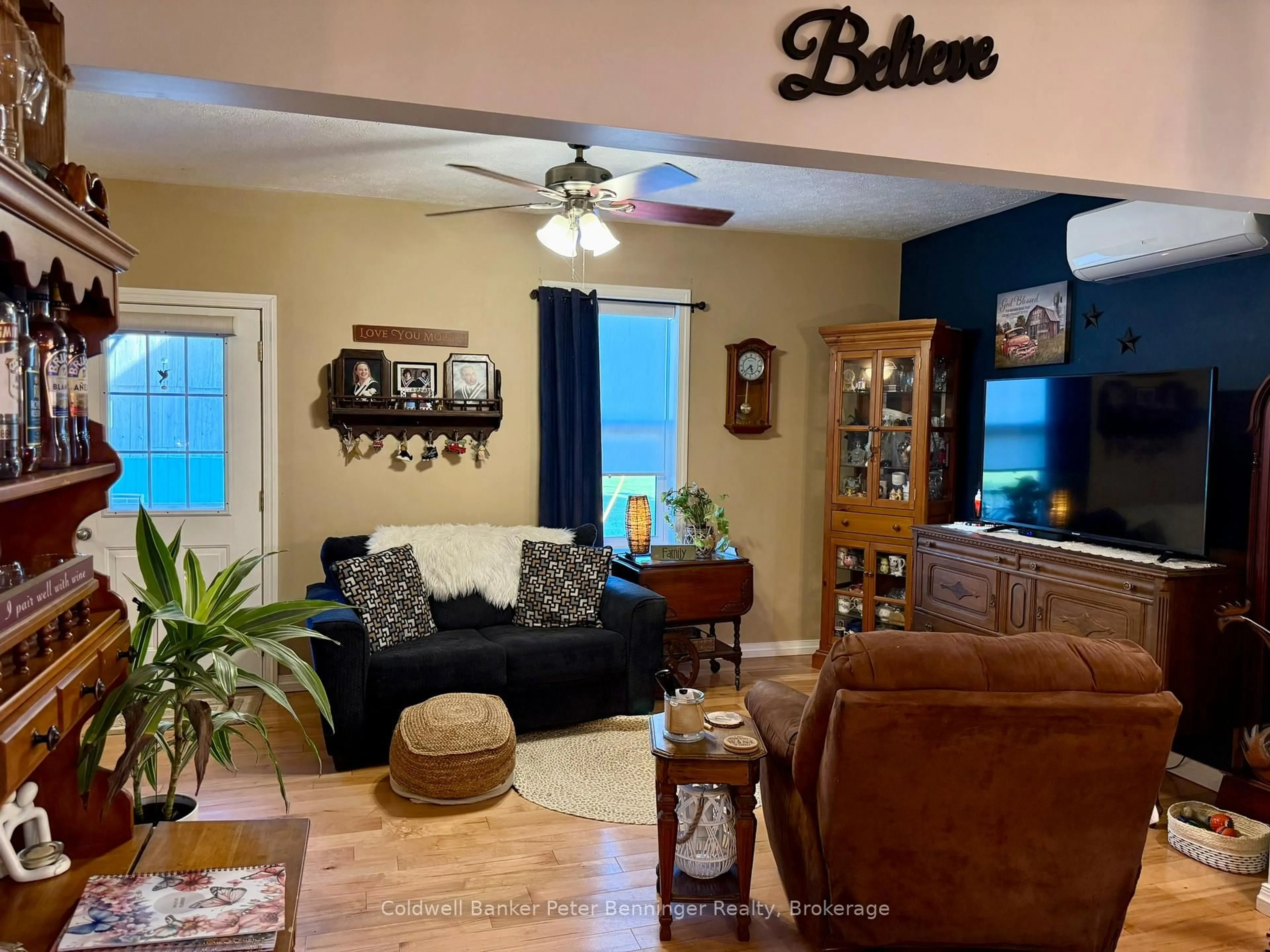 Living room with furniture, unknown for 35 King St, Brockton Ontario N0G 1J0