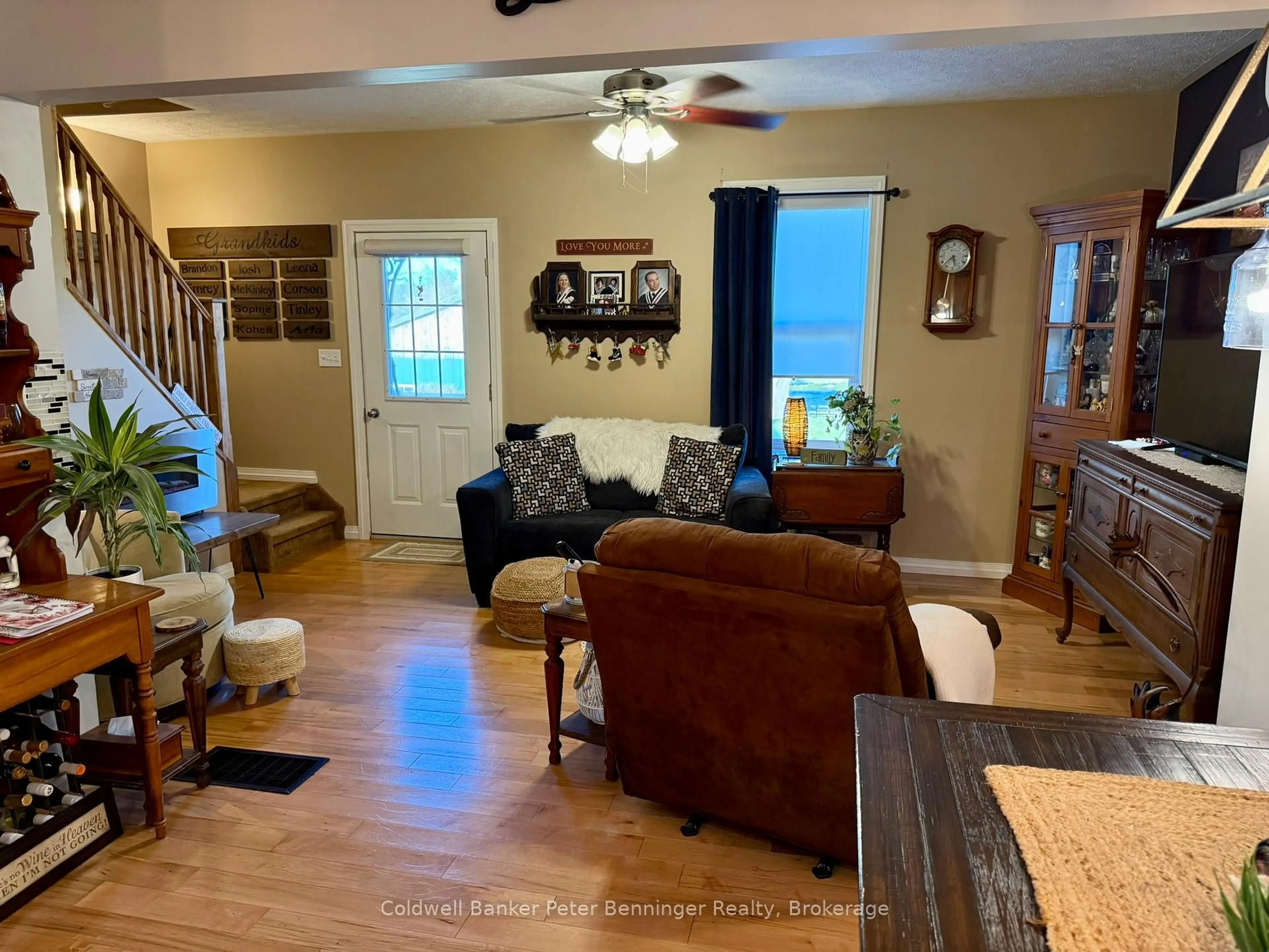 Living room with furniture, unknown for 35 King St, Brockton Ontario N0G 1J0