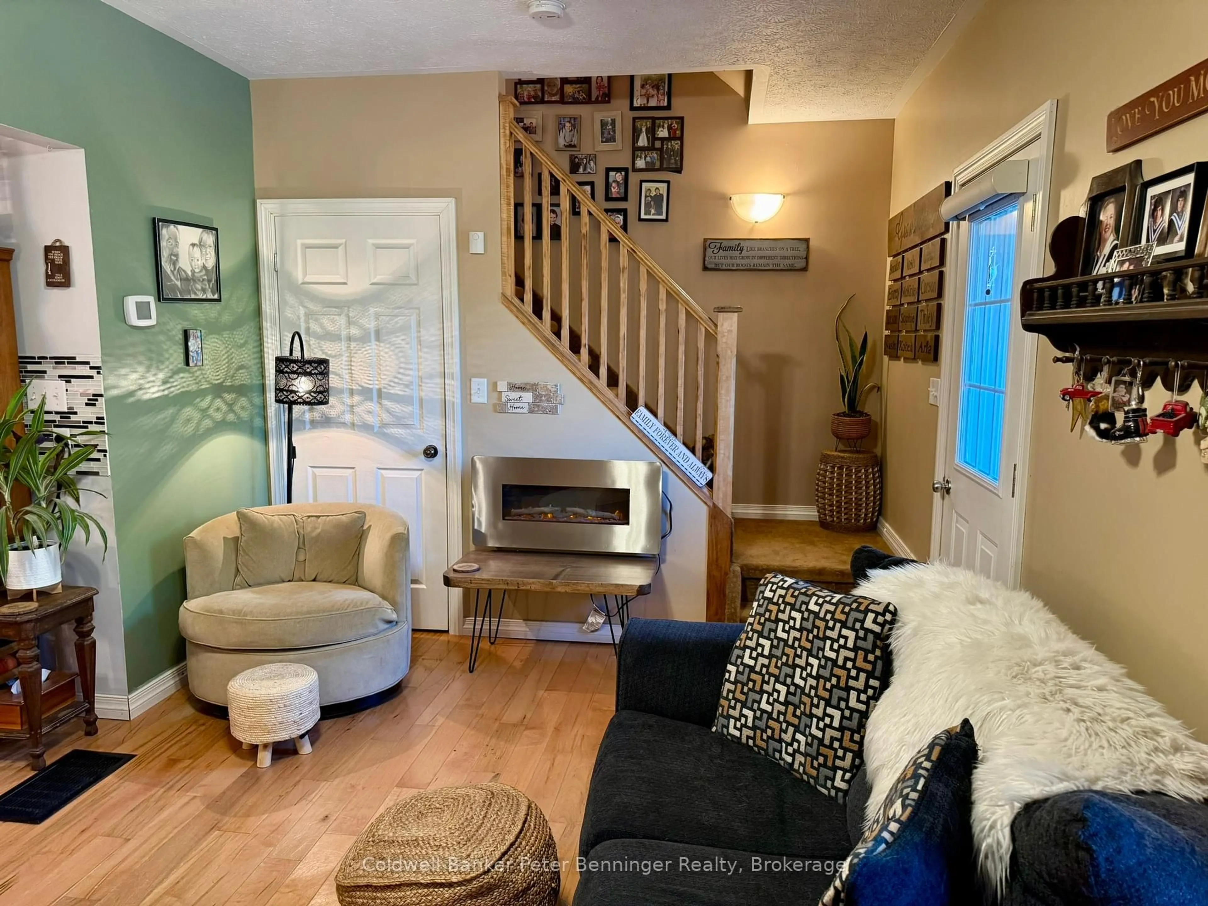 Living room with furniture, unknown for 35 King St, Brockton Ontario N0G 1J0