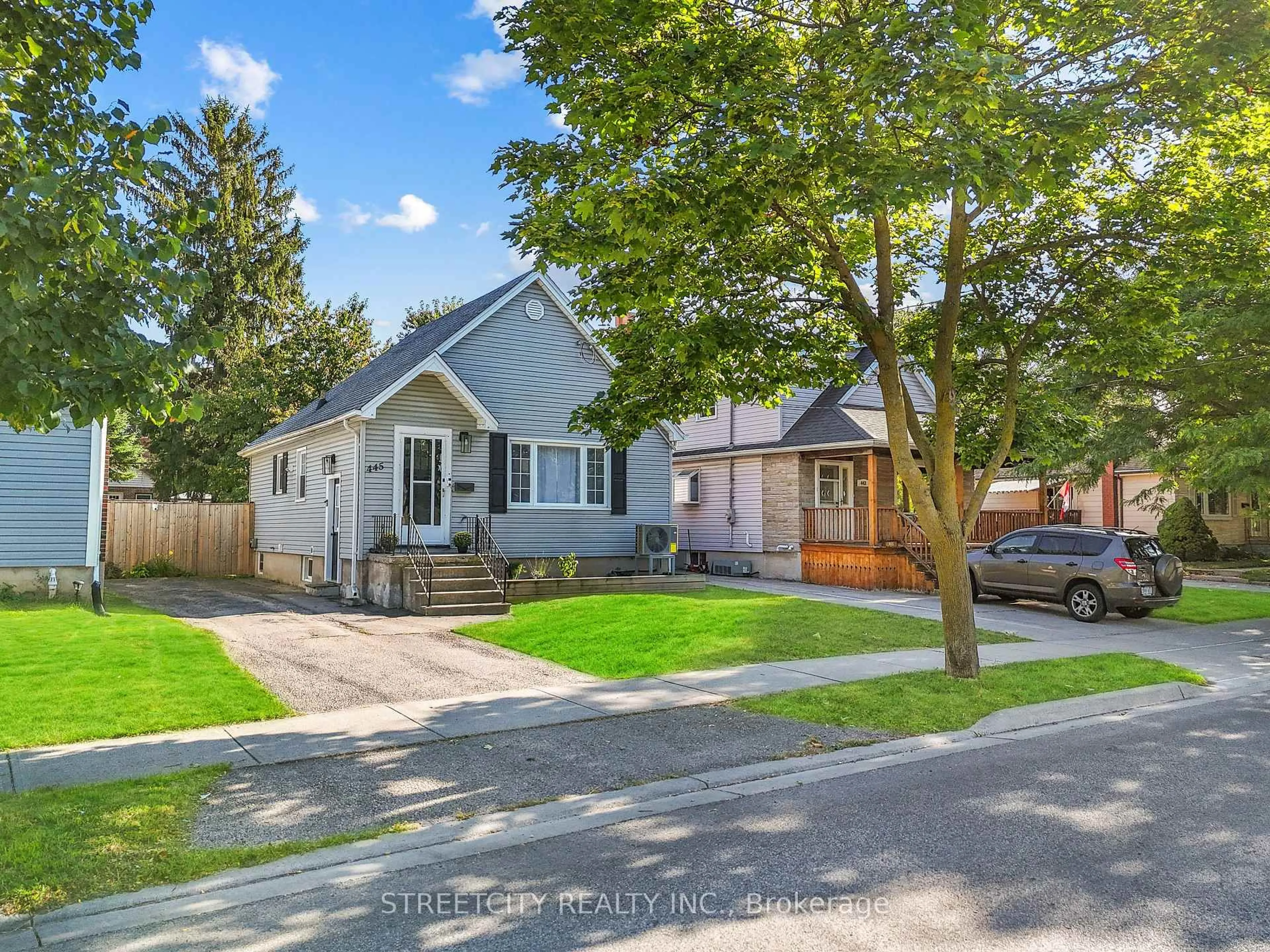 Home with vinyl exterior material, street for 445 Mornington Ave, London East Ontario N5Y 3C7