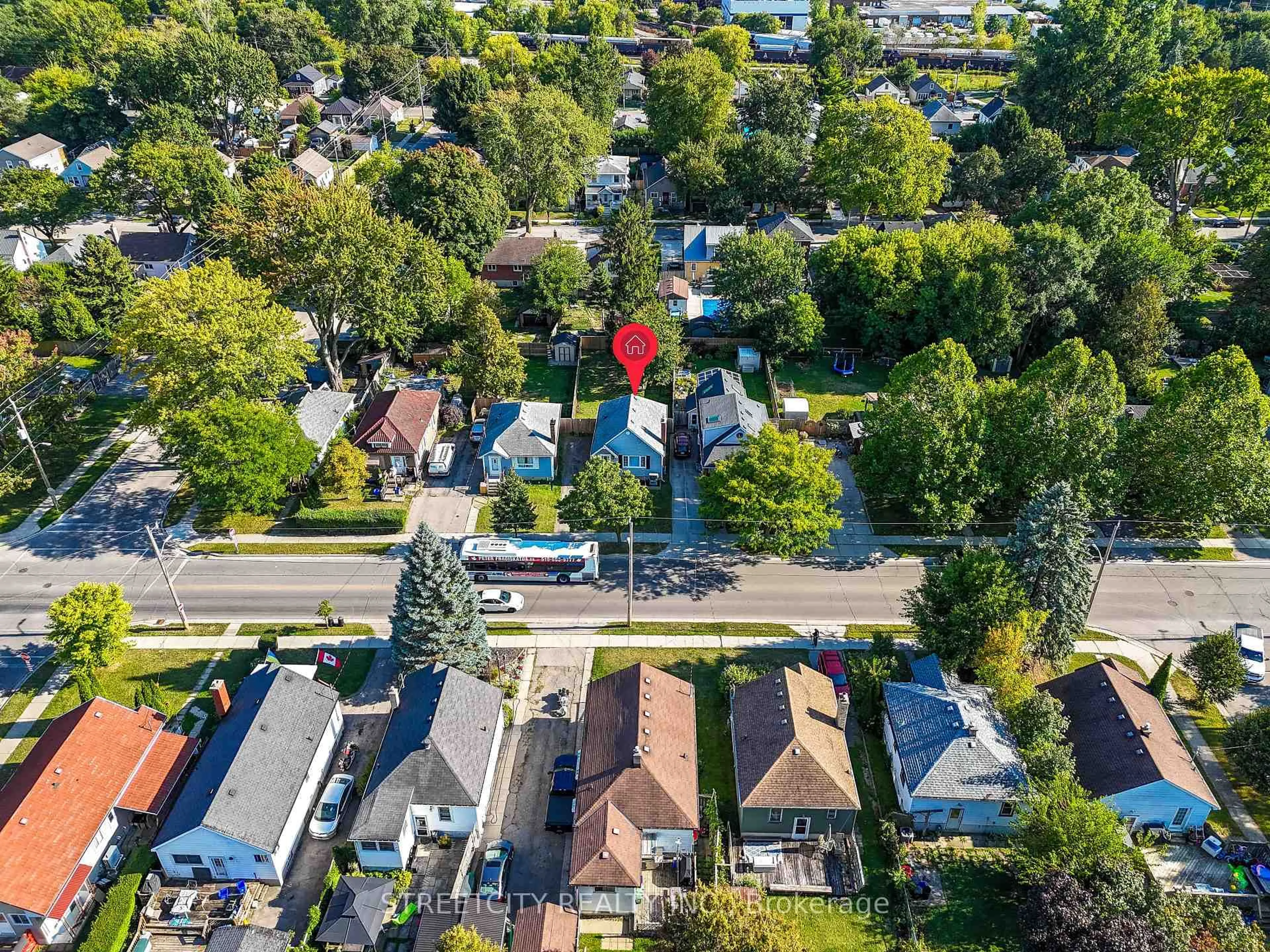 A pic from outside/outdoor area/front of a property/back of a property/a pic from drone, street for 445 Mornington Ave, London East Ontario N5Y 3C7