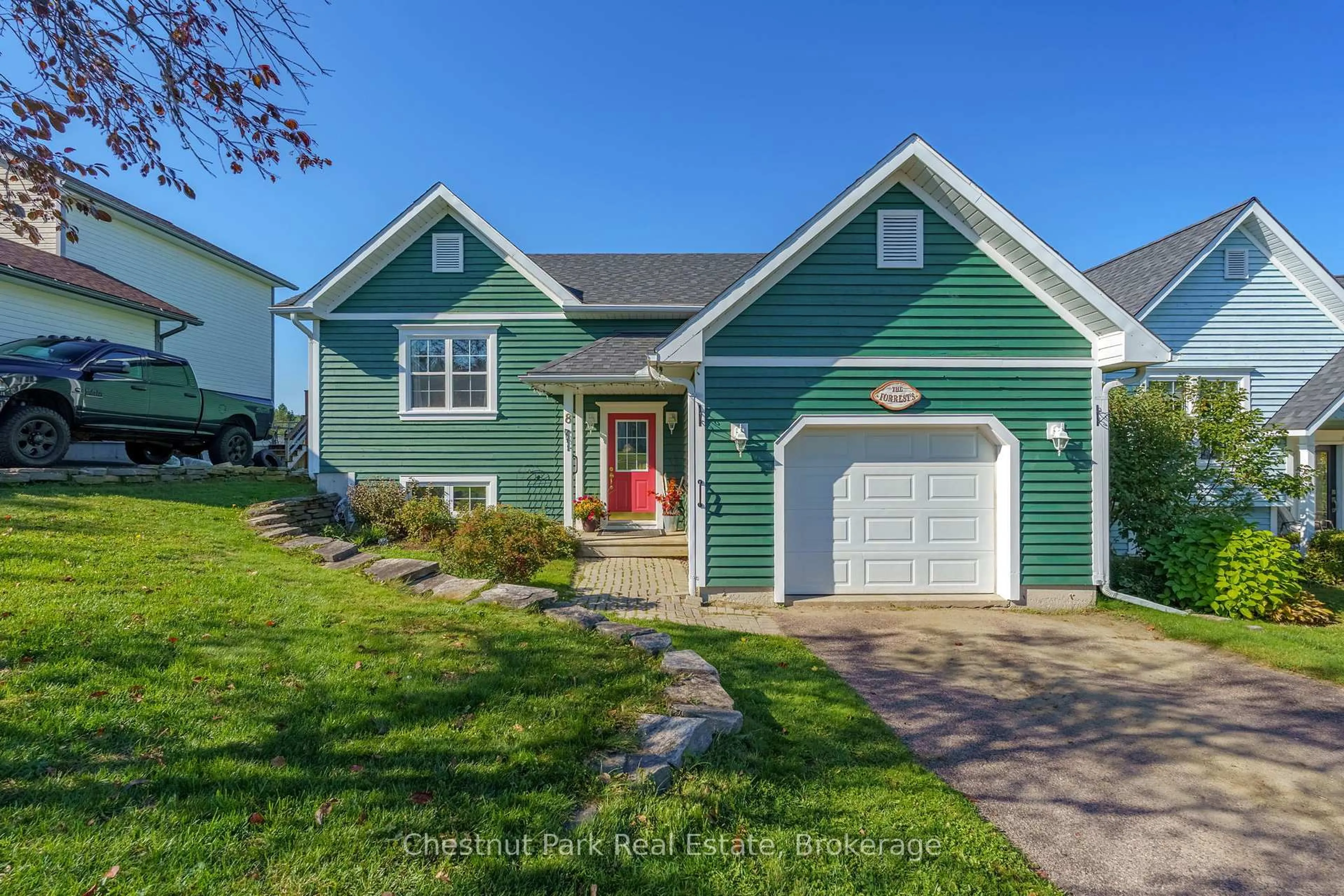 Home with vinyl exterior material, street for 8 Coates Ave, Bracebridge Ontario P1L 1Y5