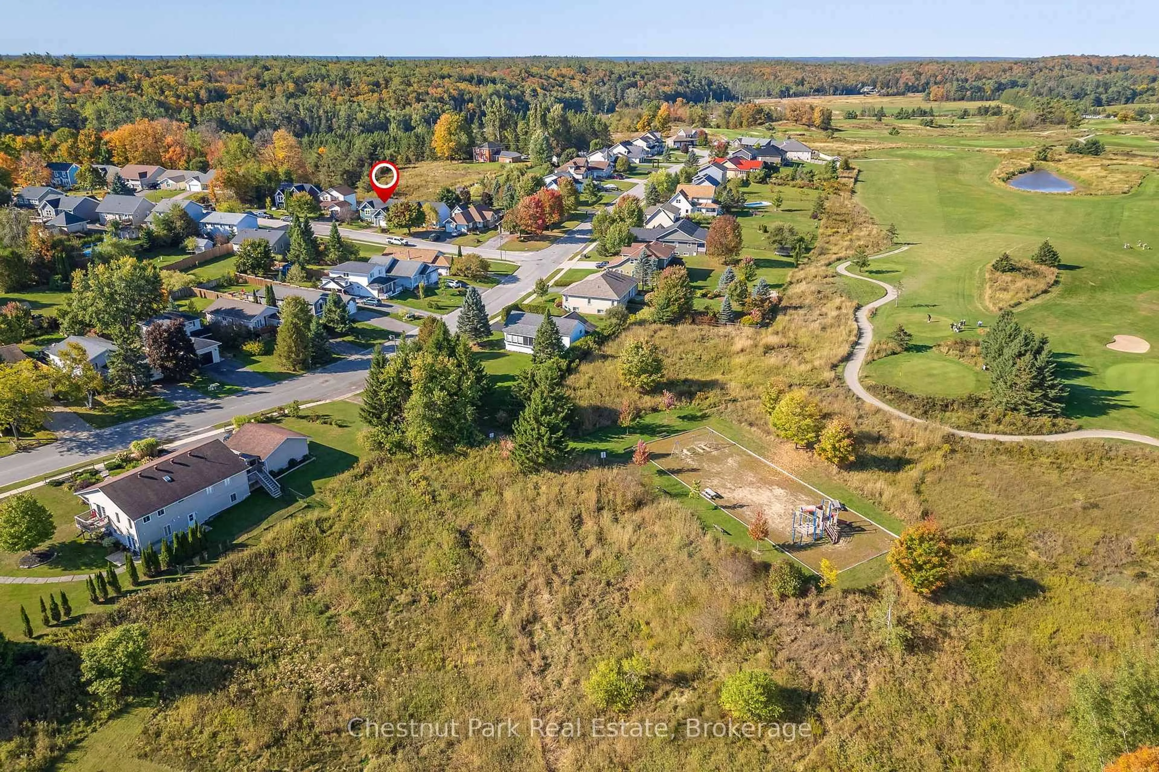 A pic from outside/outdoor area/front of a property/back of a property/a pic from drone, unknown for 8 Coates Ave, Bracebridge Ontario P1L 1Y5