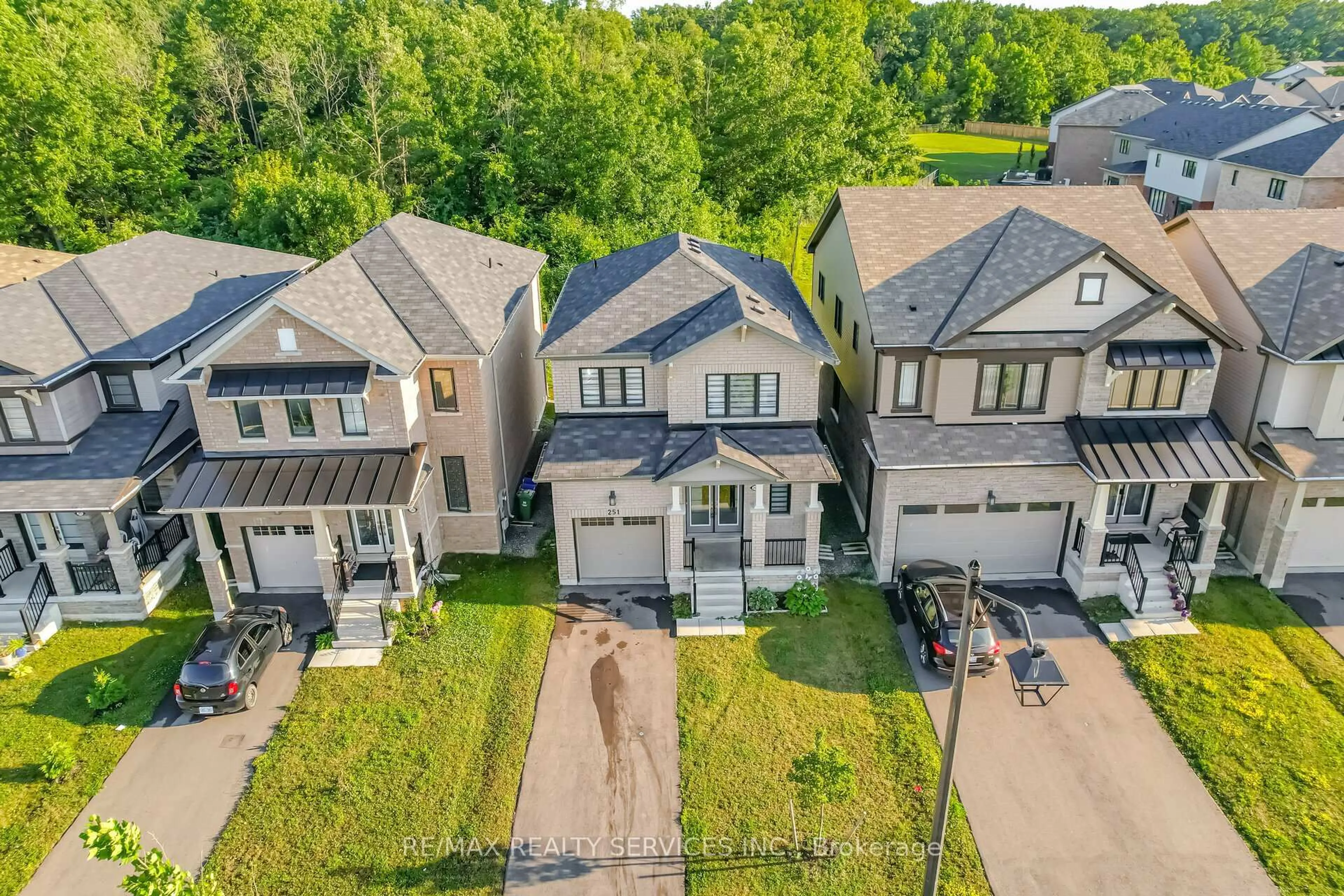 A pic from outside/outdoor area/front of a property/back of a property/a pic from drone, street for 251 Bedrock Dr, Hamilton Ontario L8J 0M2