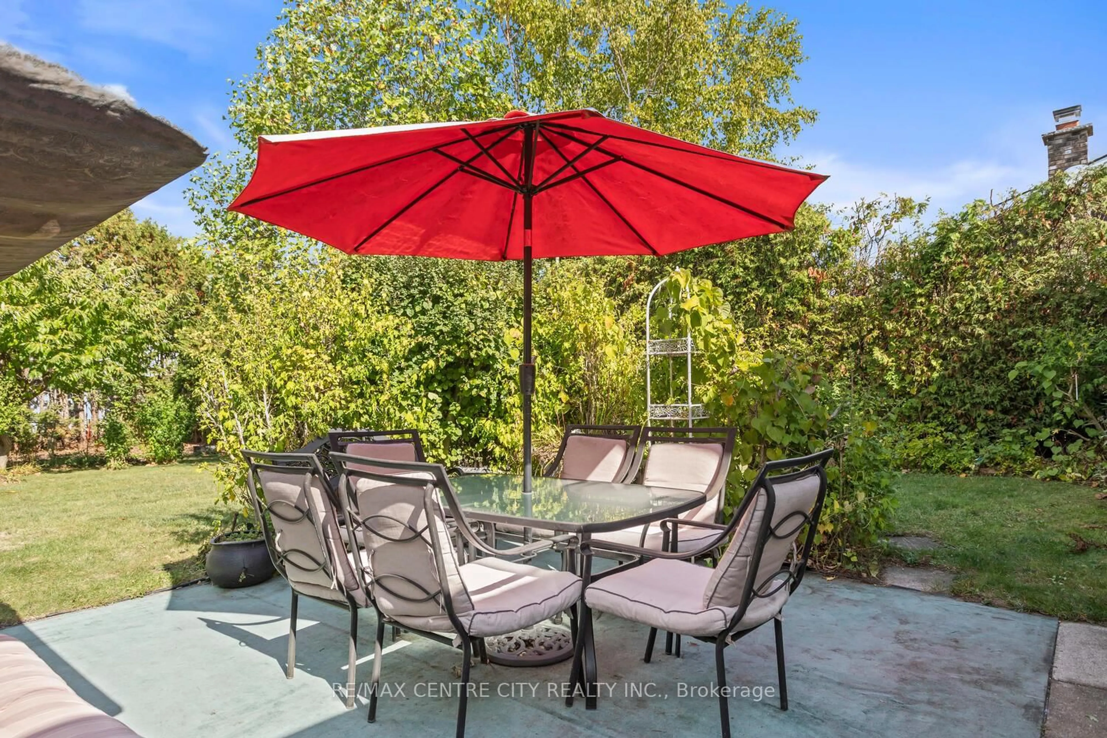 Patio, street for 690 Grenfell Dr, London North Ontario N5X 2C5