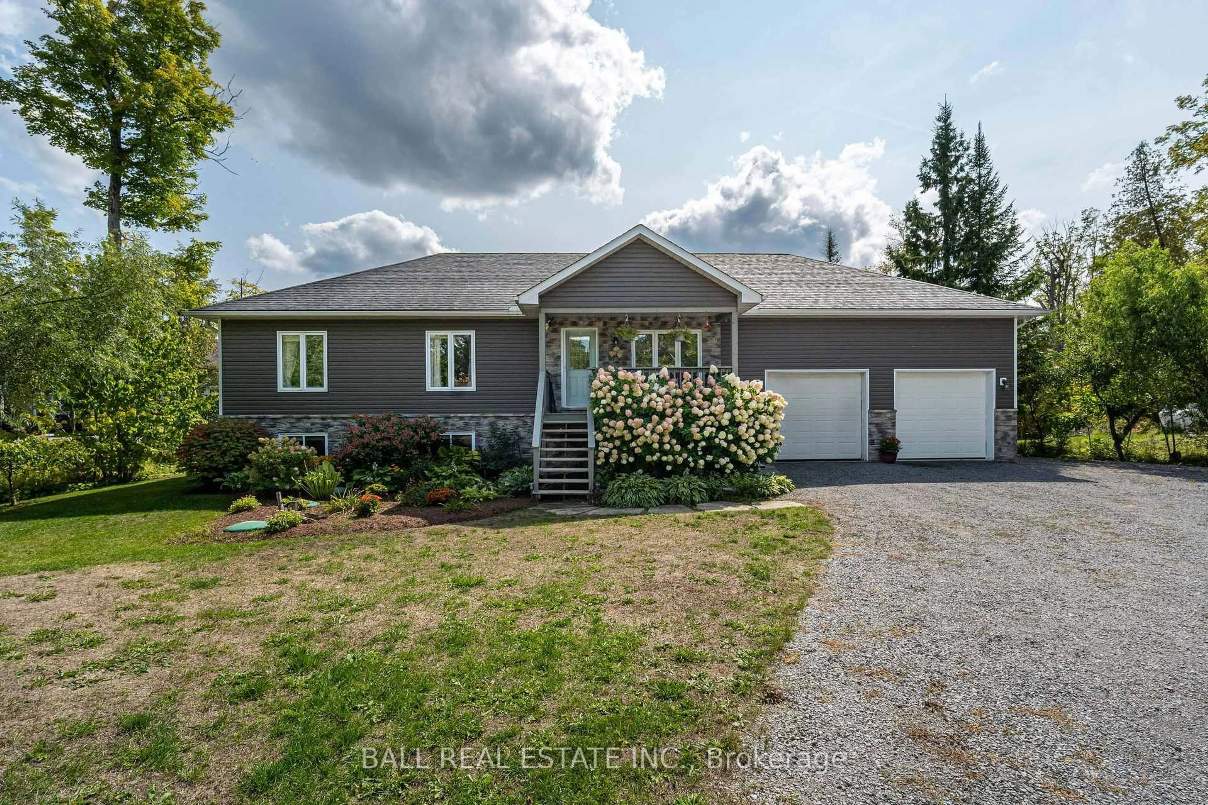 A pic from outside/outdoor area/front of a property/back of a property/a pic from drone, street for 47 Sumcot Dr, Trent Lakes Ontario K0L 1J0
