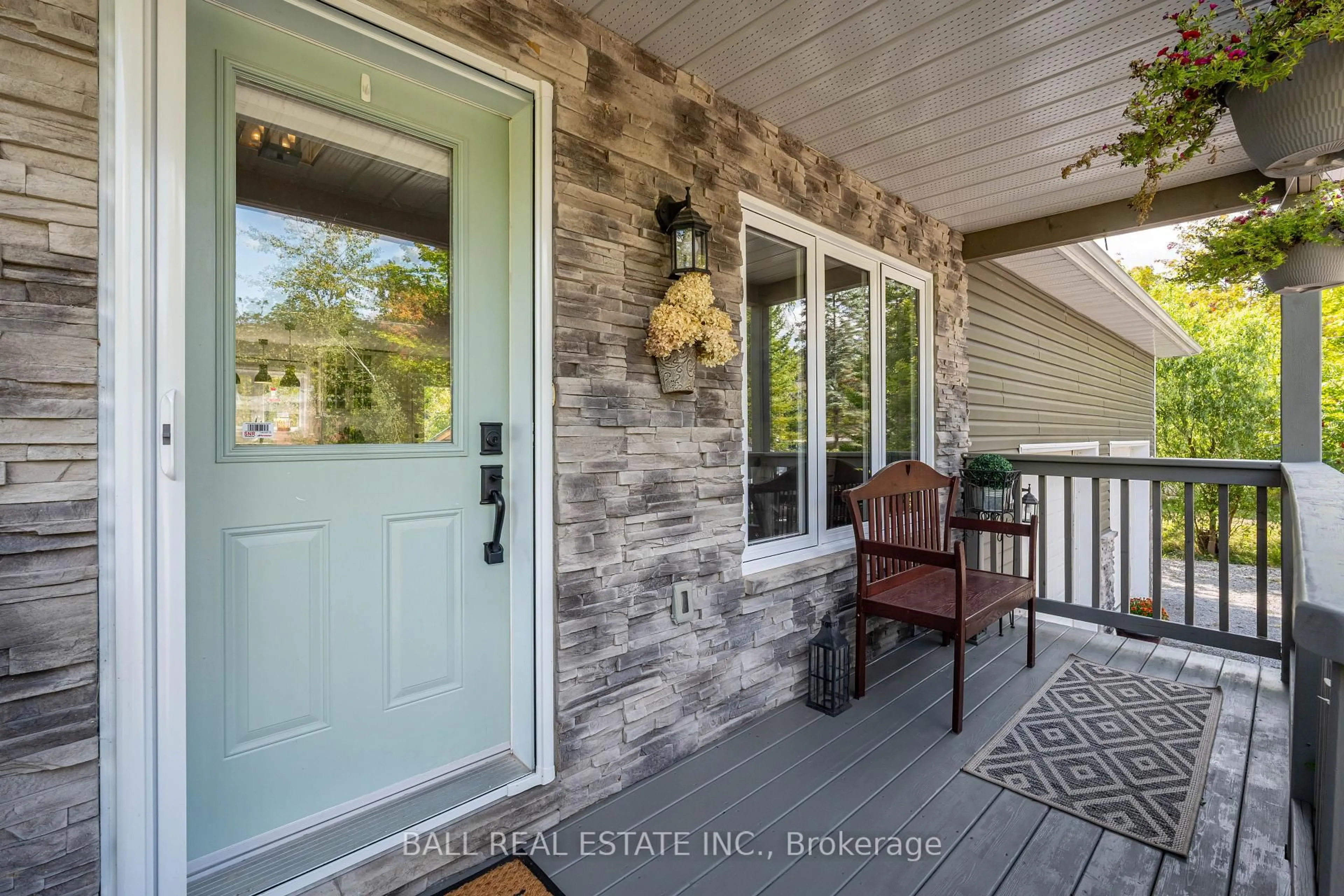 Indoor entryway for 47 Sumcot Dr, Trent Lakes Ontario K0L 1J0