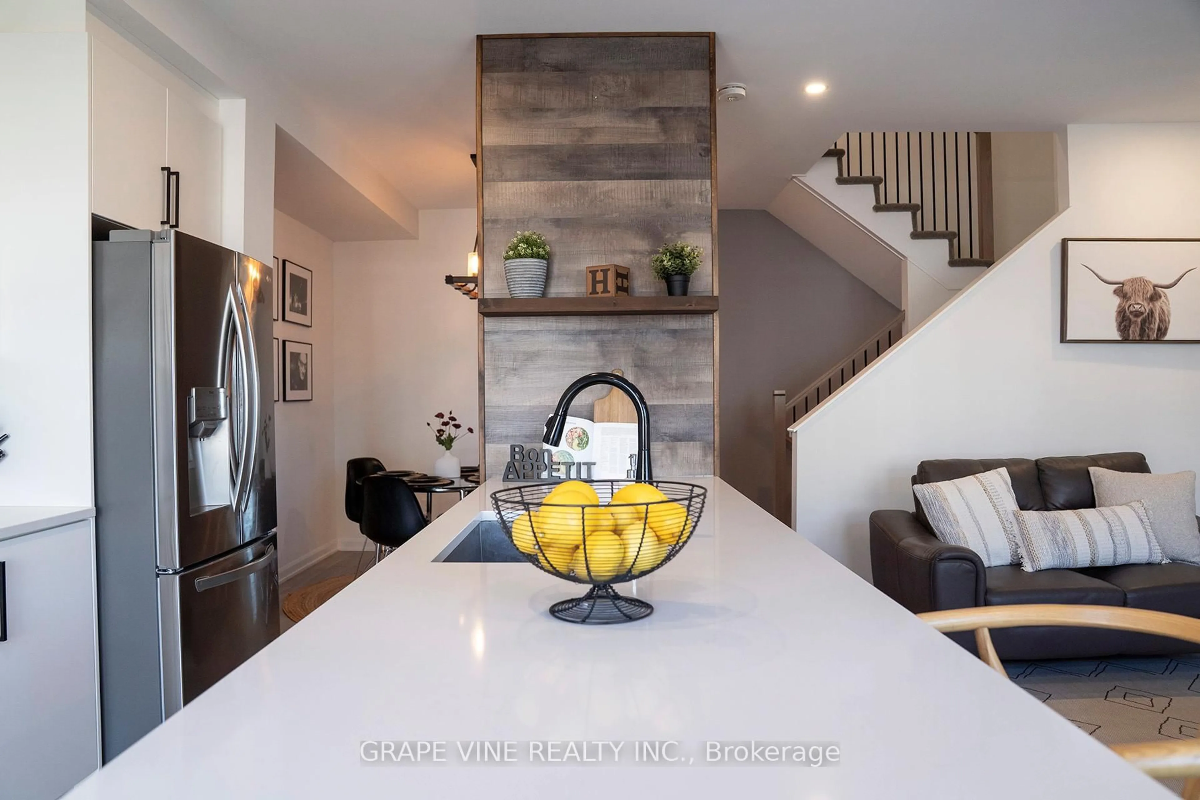 Unknown for 2057 Caltra Cres, Ottawa Ontario K2J 6V4
