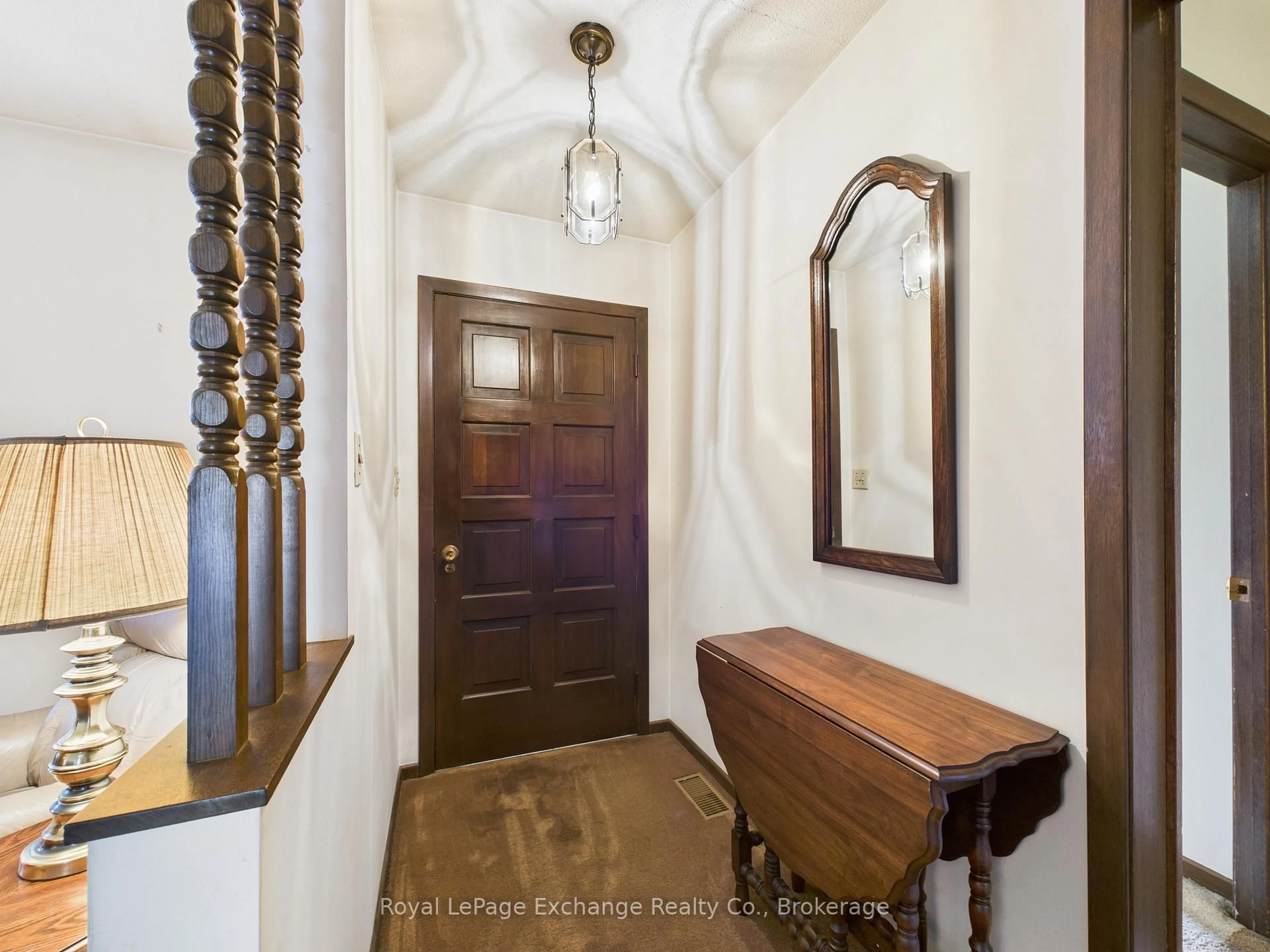 Indoor entryway for 521 Shuter St, North Huron Ontario N0G 2W0