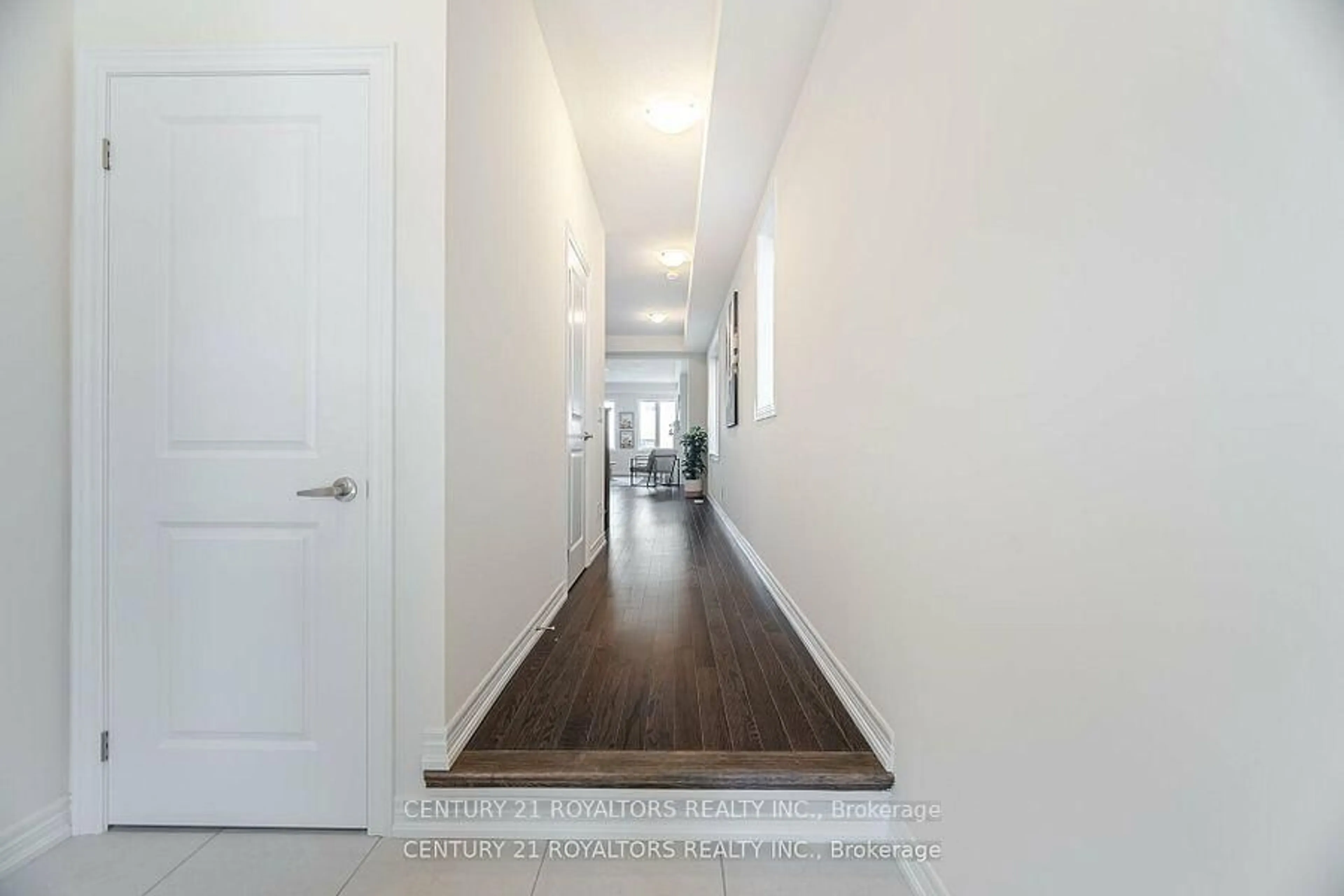 Indoor entryway for 277 Broadacre Dr, Kitchener Ontario N2R 0S6