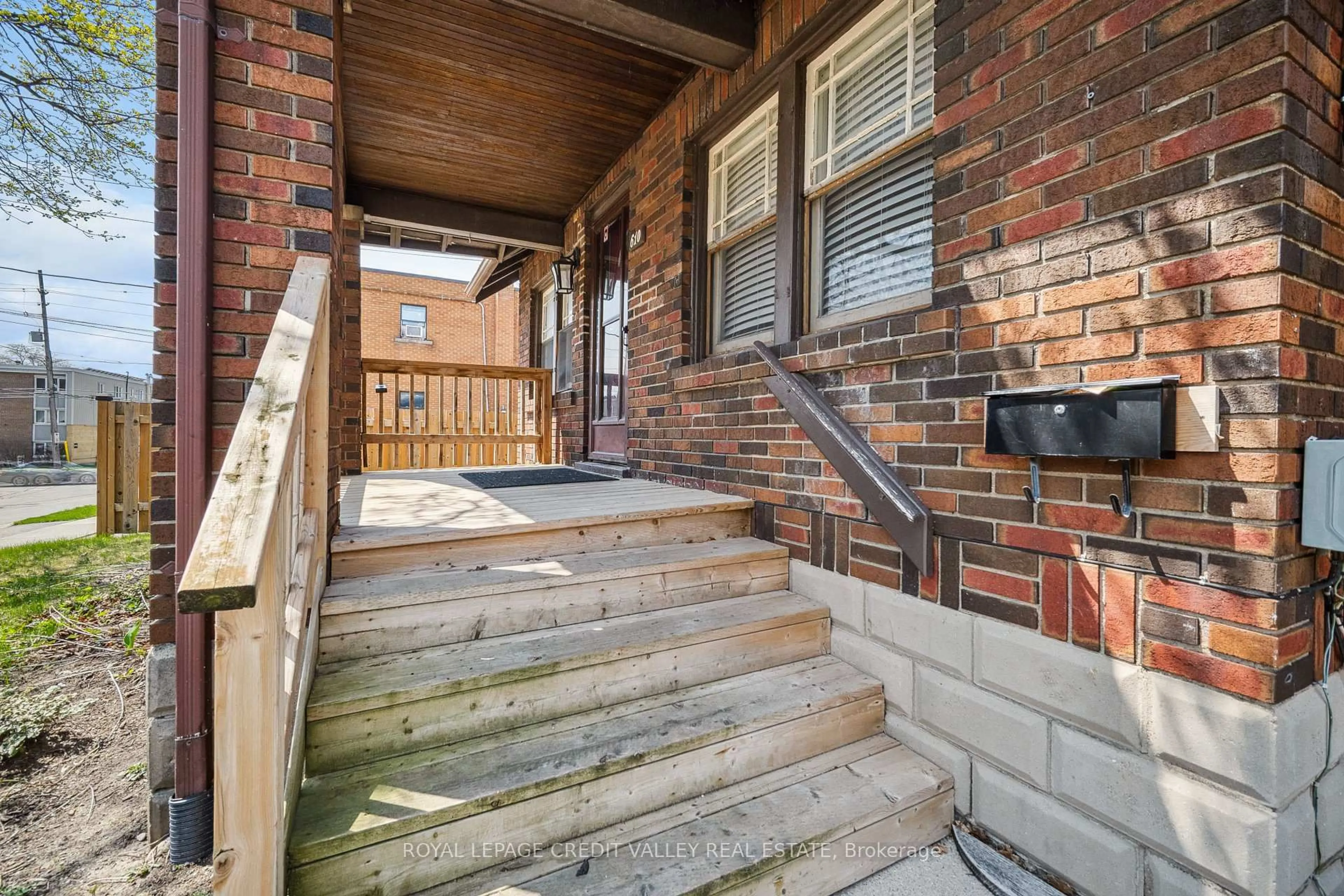 Patio, street for 610 Wallace St, London East Ontario N5Y 3R7