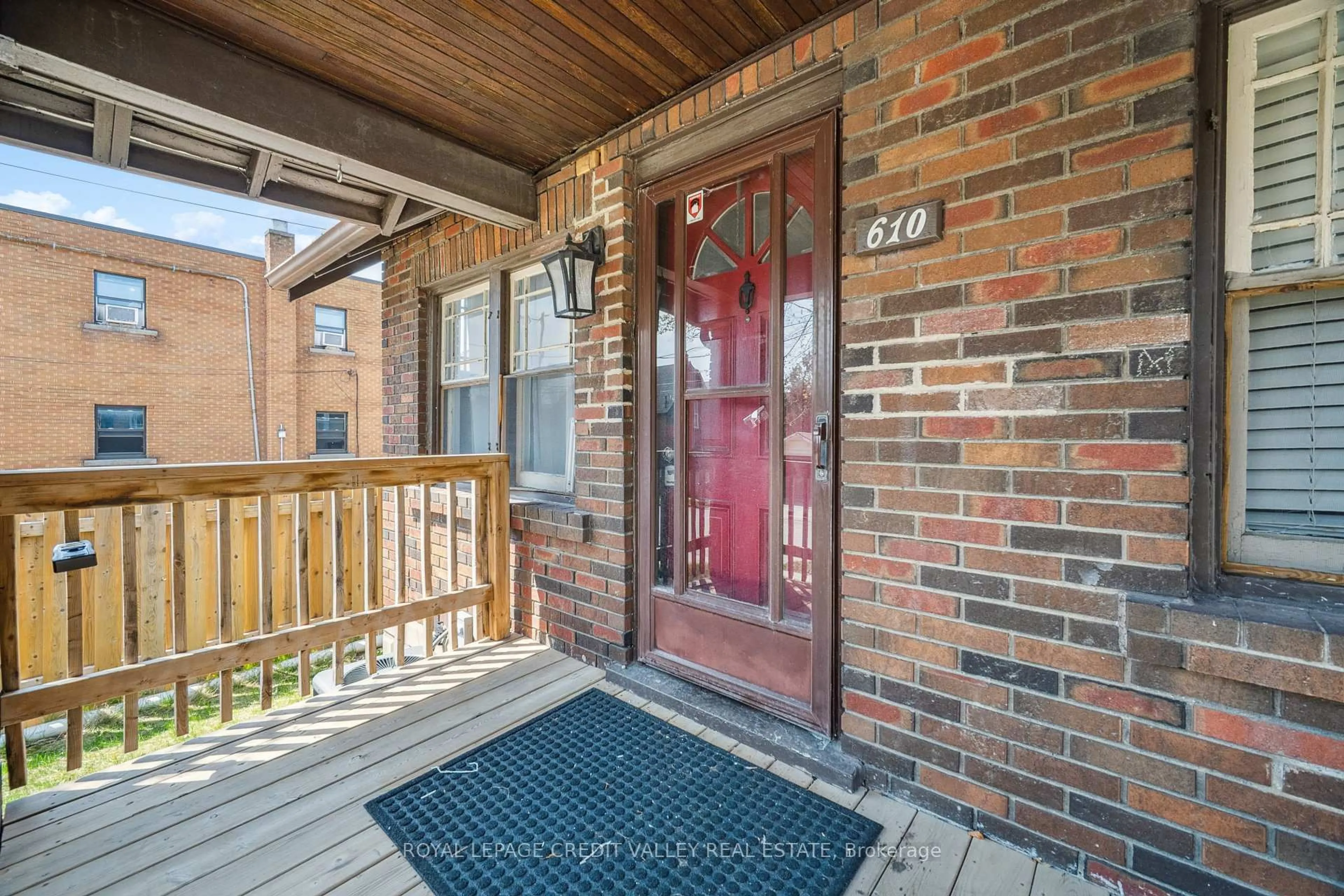 Unknown for 610 Wallace St, London East Ontario N5Y 3R7