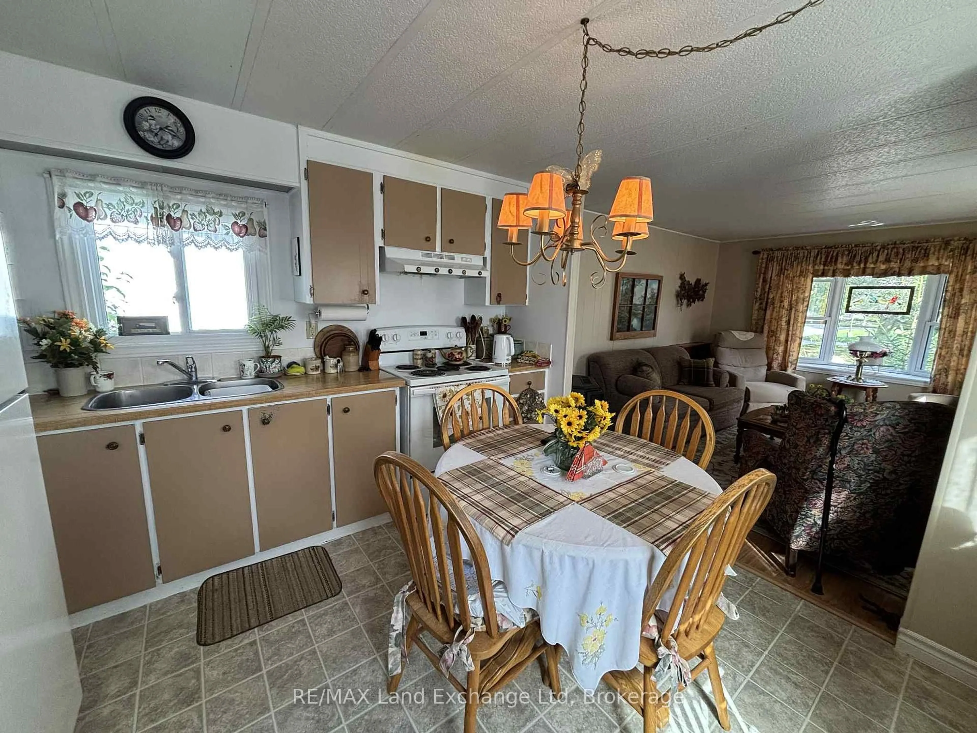 Dining room, unknown for 35 Briarwood Cres, North Huron Ontario N0G 2W0