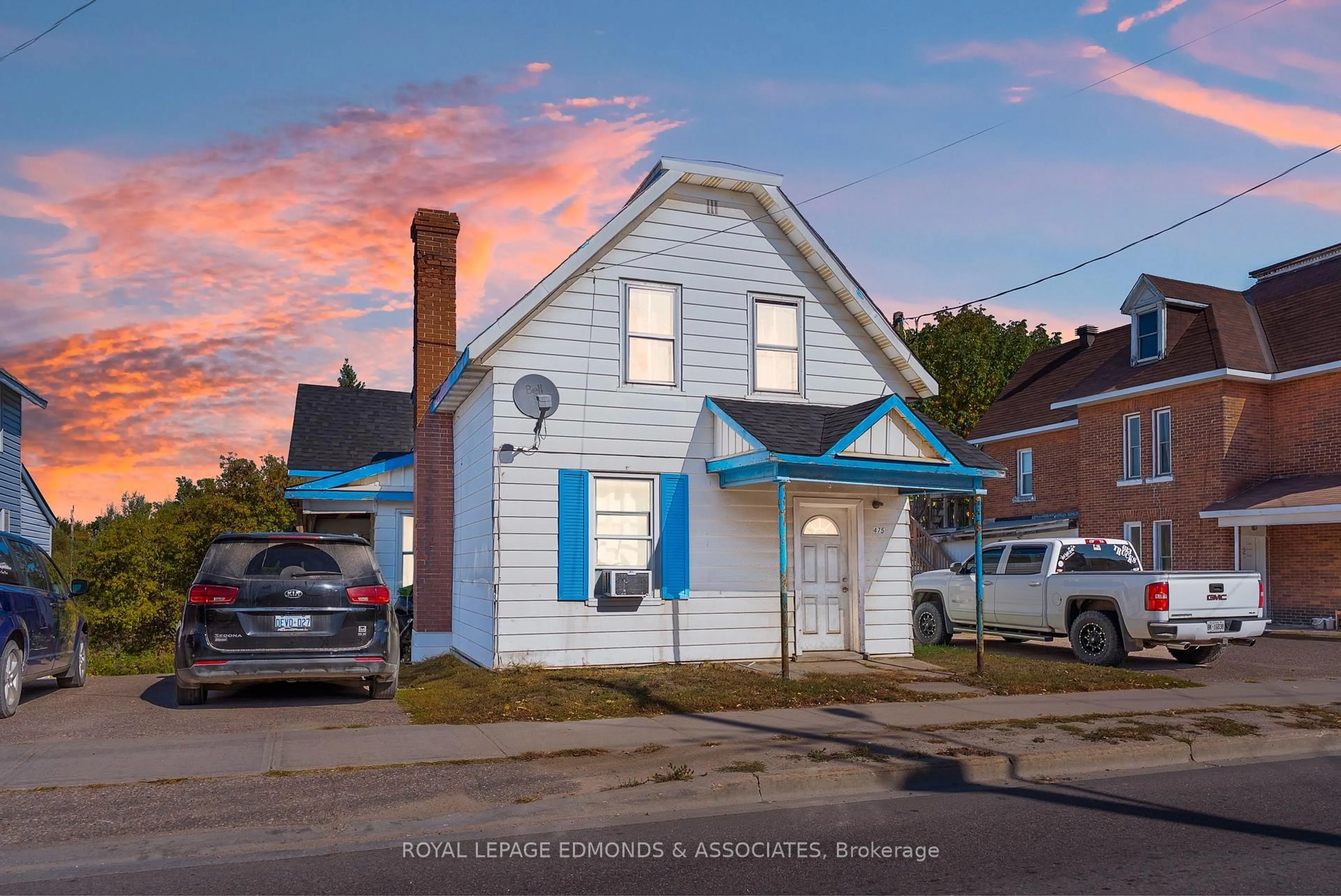 A pic from outside/outdoor area/front of a property/back of a property/a pic from drone, building for 475 Pembroke St, Pembroke Ontario K8A 5P1