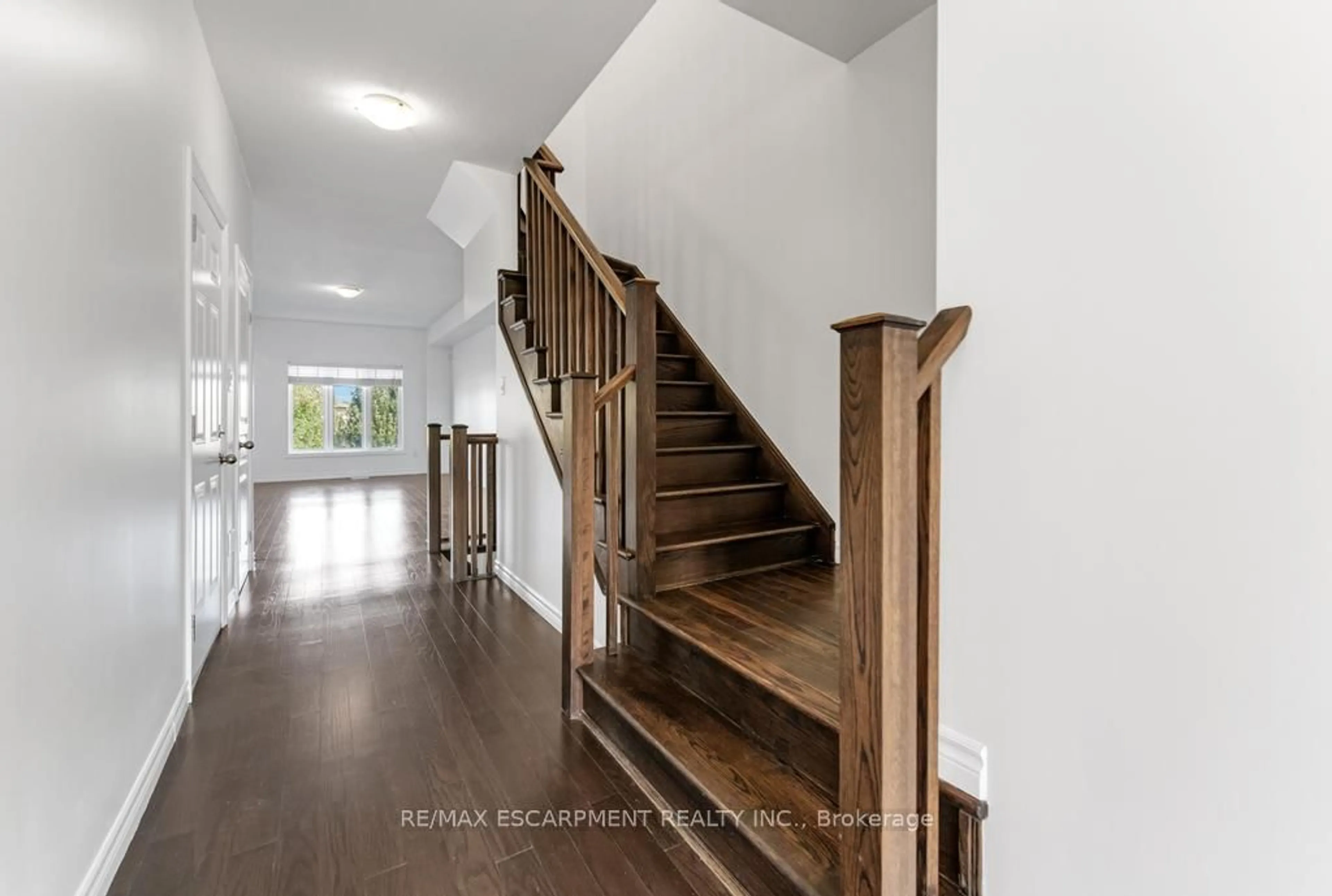 Stairs for 70 VINTON Rd, Hamilton Ontario L9K 0G6