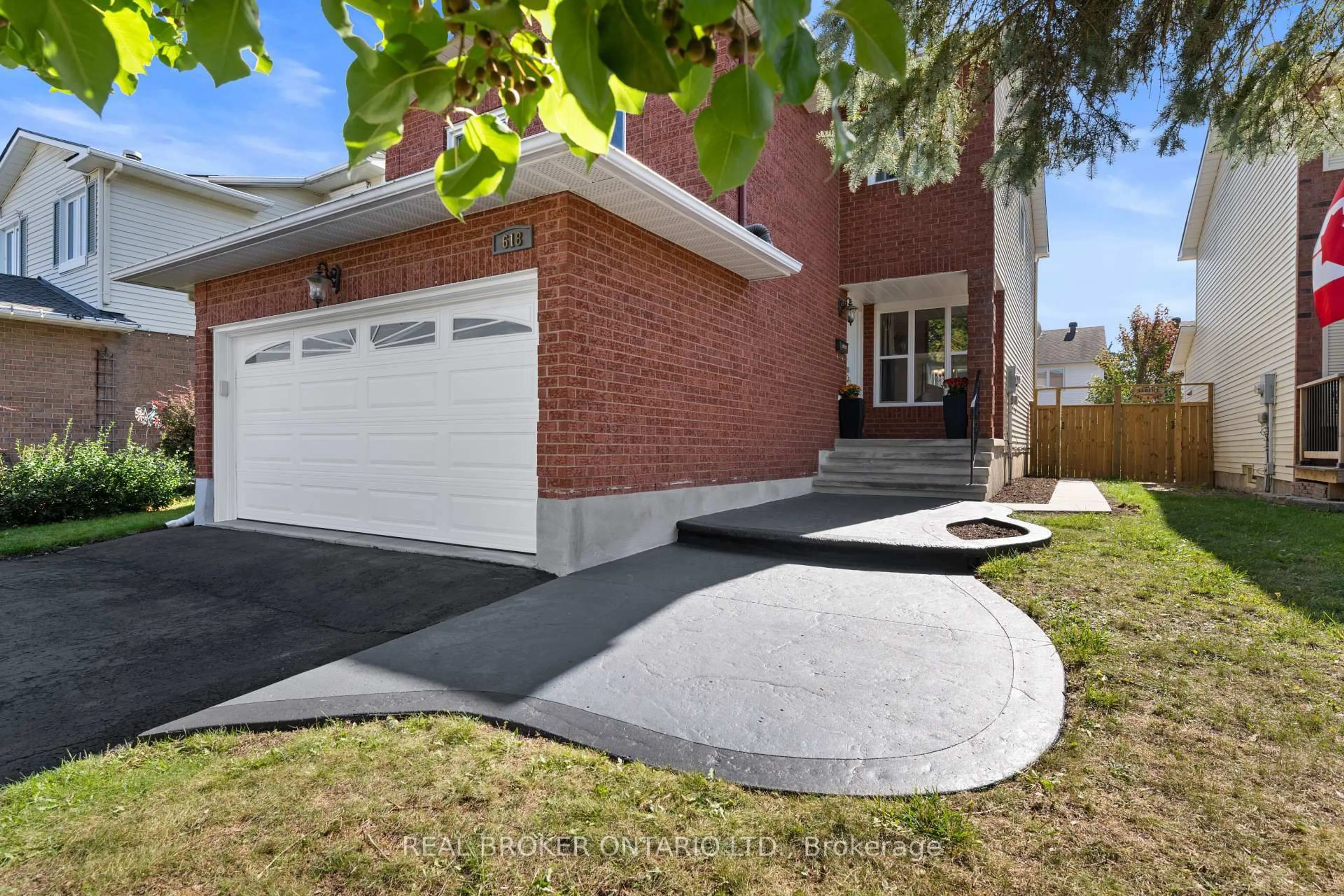 Home with brick exterior material, street for 618 Tourelle Dr, Ottawa Ontario K4A 3H4