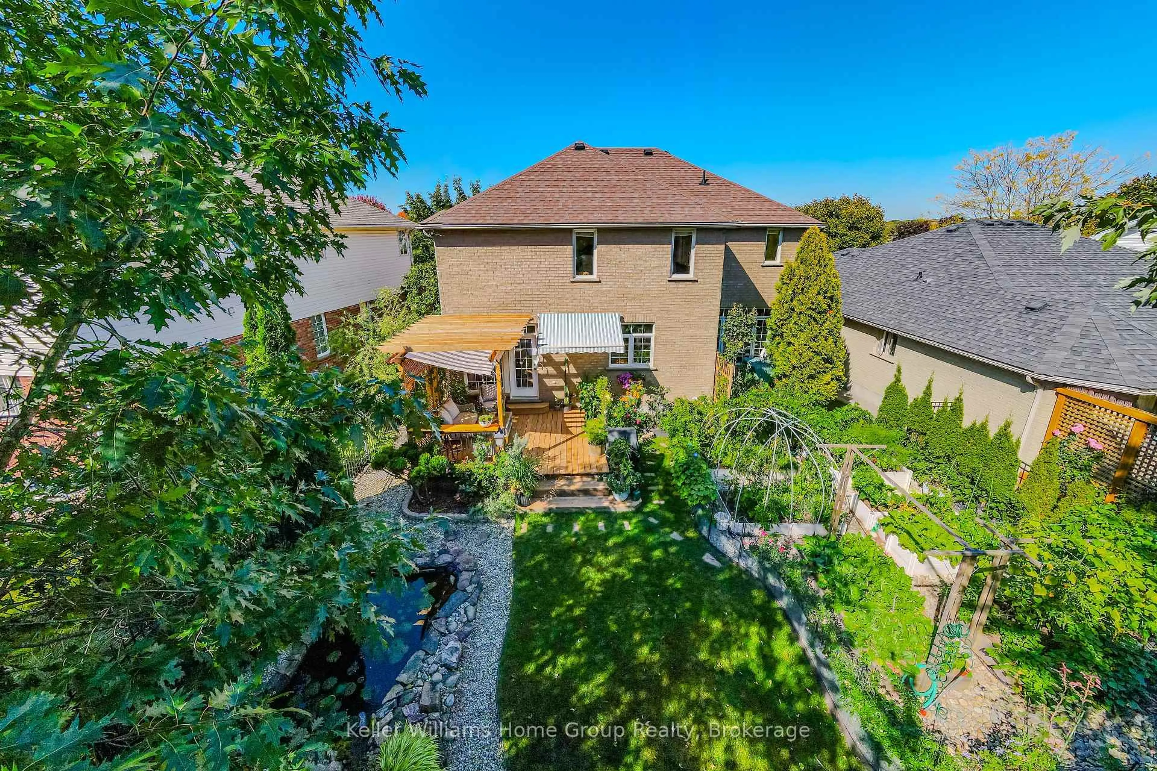 A pic from outside/outdoor area/front of a property/back of a property/a pic from drone, unknown for 75 Hazelwood Dr, Guelph Ontario N1C 1A4