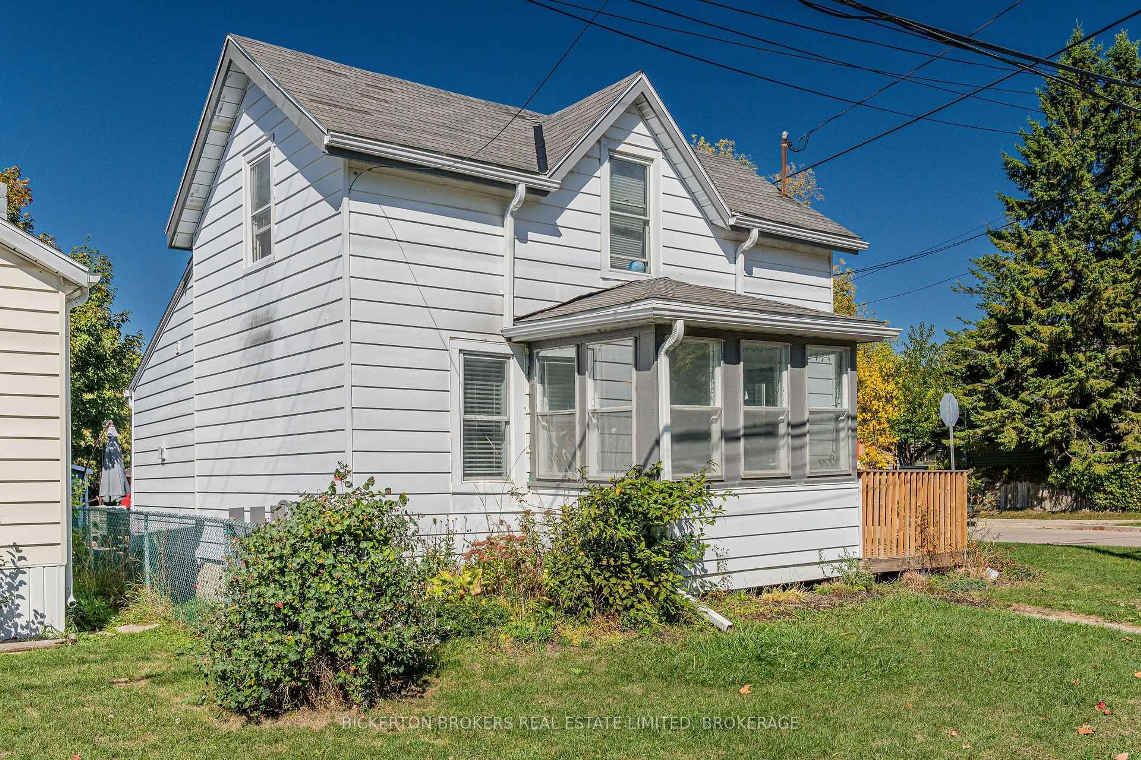 Home with vinyl exterior material, street for 140 Georgiana St, Gananoque Ontario K7G 1M4