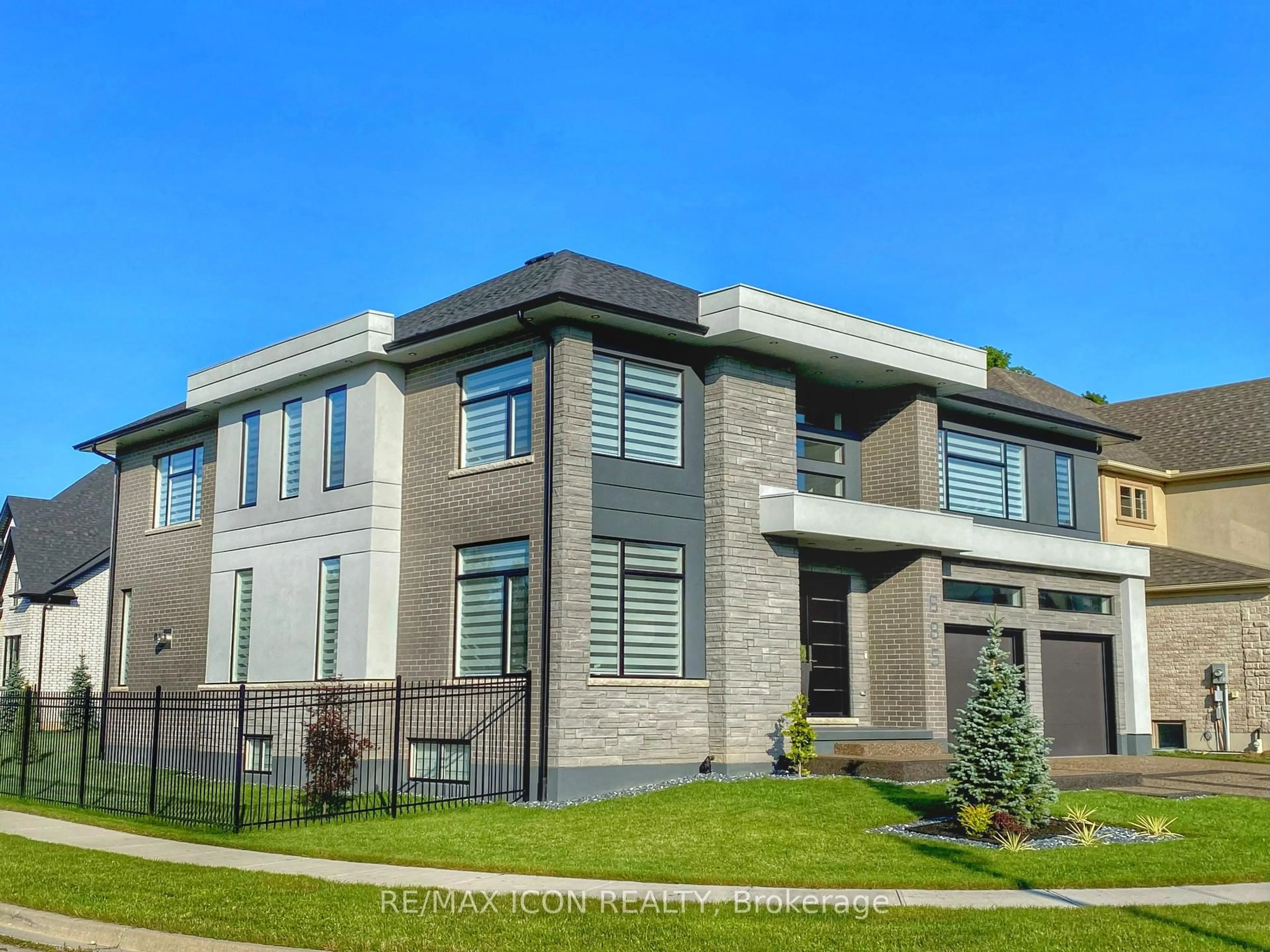 Home with brick exterior material, unknown for 685 Meadowsweet Ave, Waterloo Ontario N2V 0A6