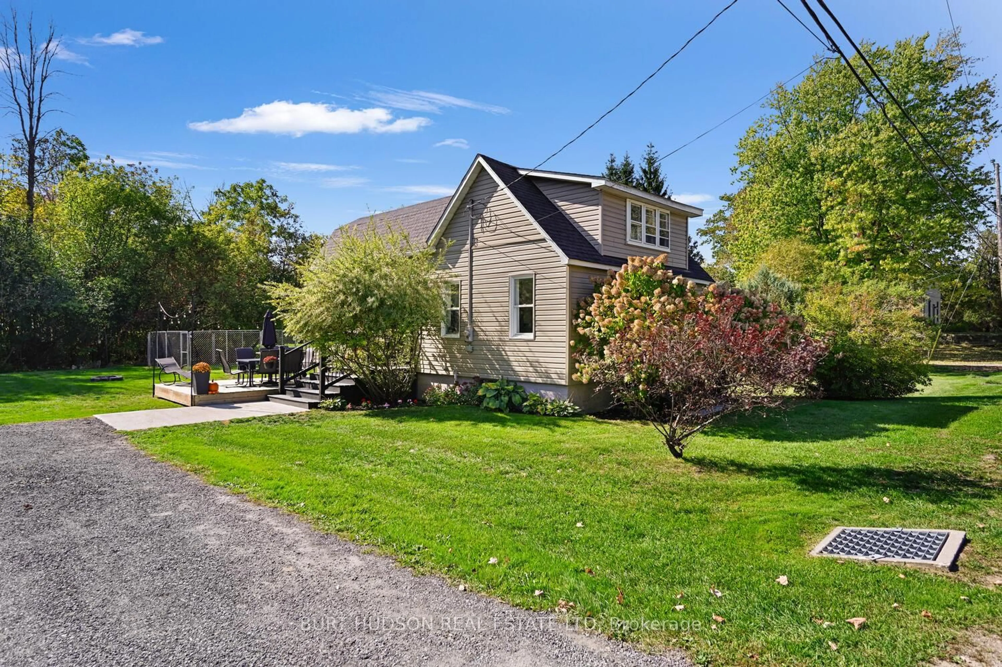 A pic from outside/outdoor area/front of a property/back of a property/a pic from drone, street for 7 Simcoe St, Rideau Lakes Ontario K0G 1P0